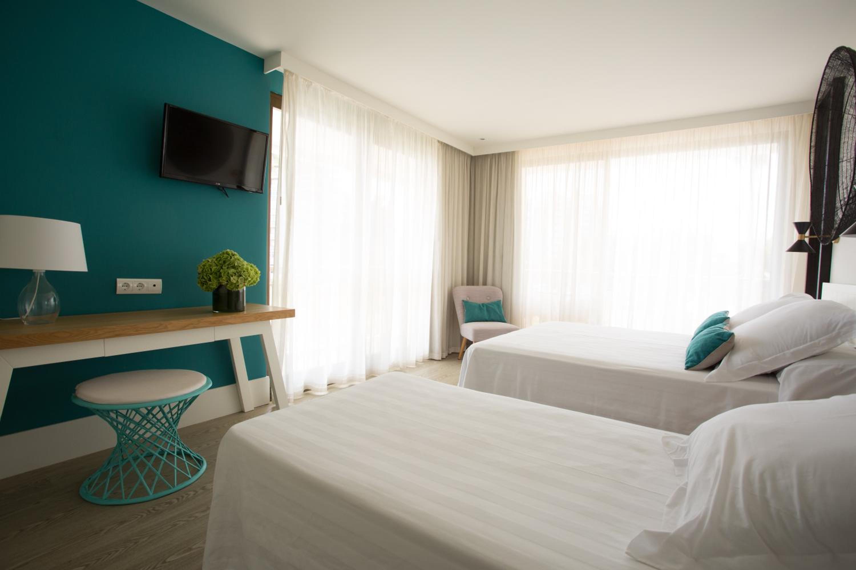 Superior Triple Room with Sea View - Photo 1
