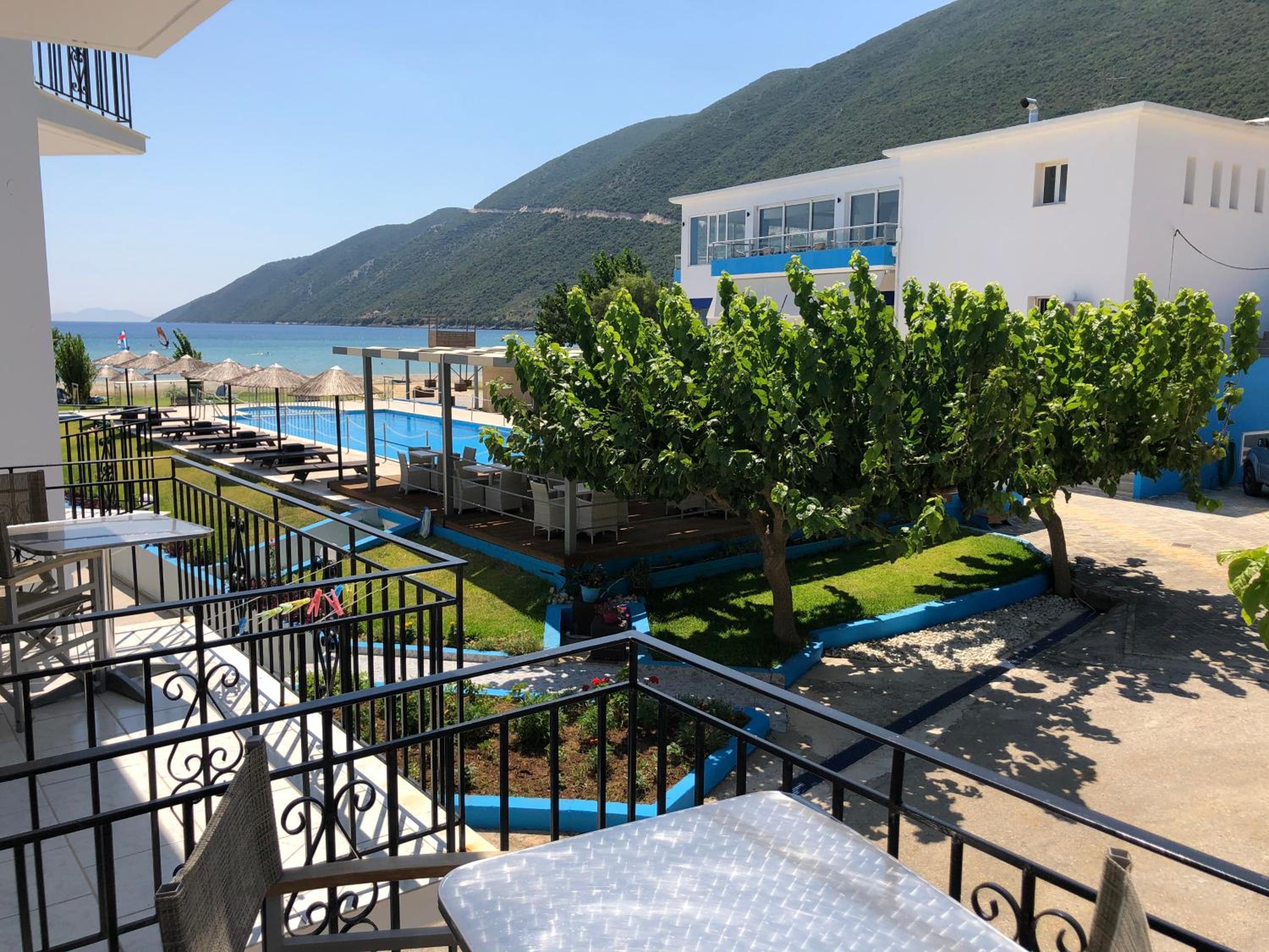Double or Twin Room with Side Sea View - Photo 2