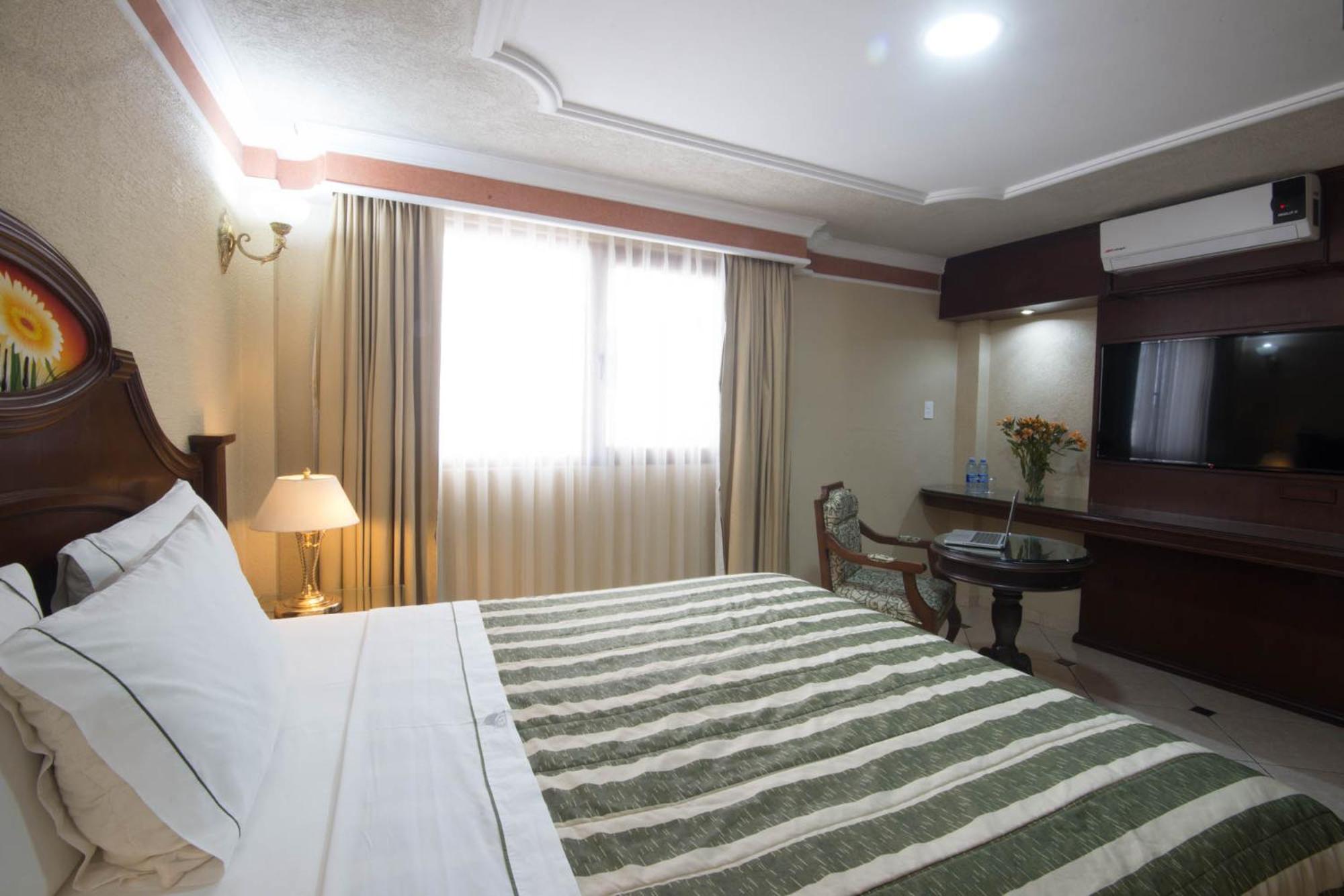 Executive Queen Room - Photo 11
