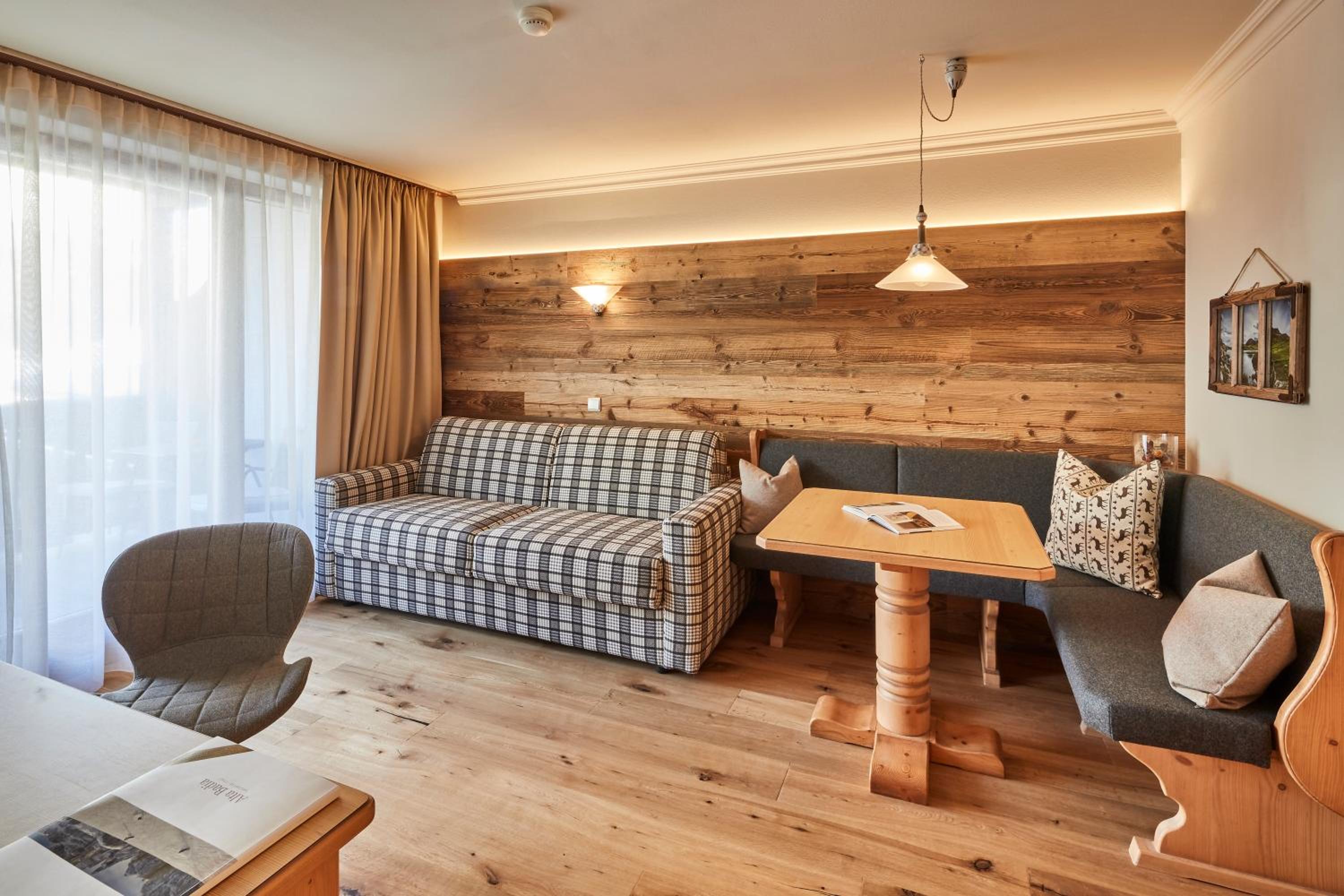 Suite with Mountain View - Photo 7