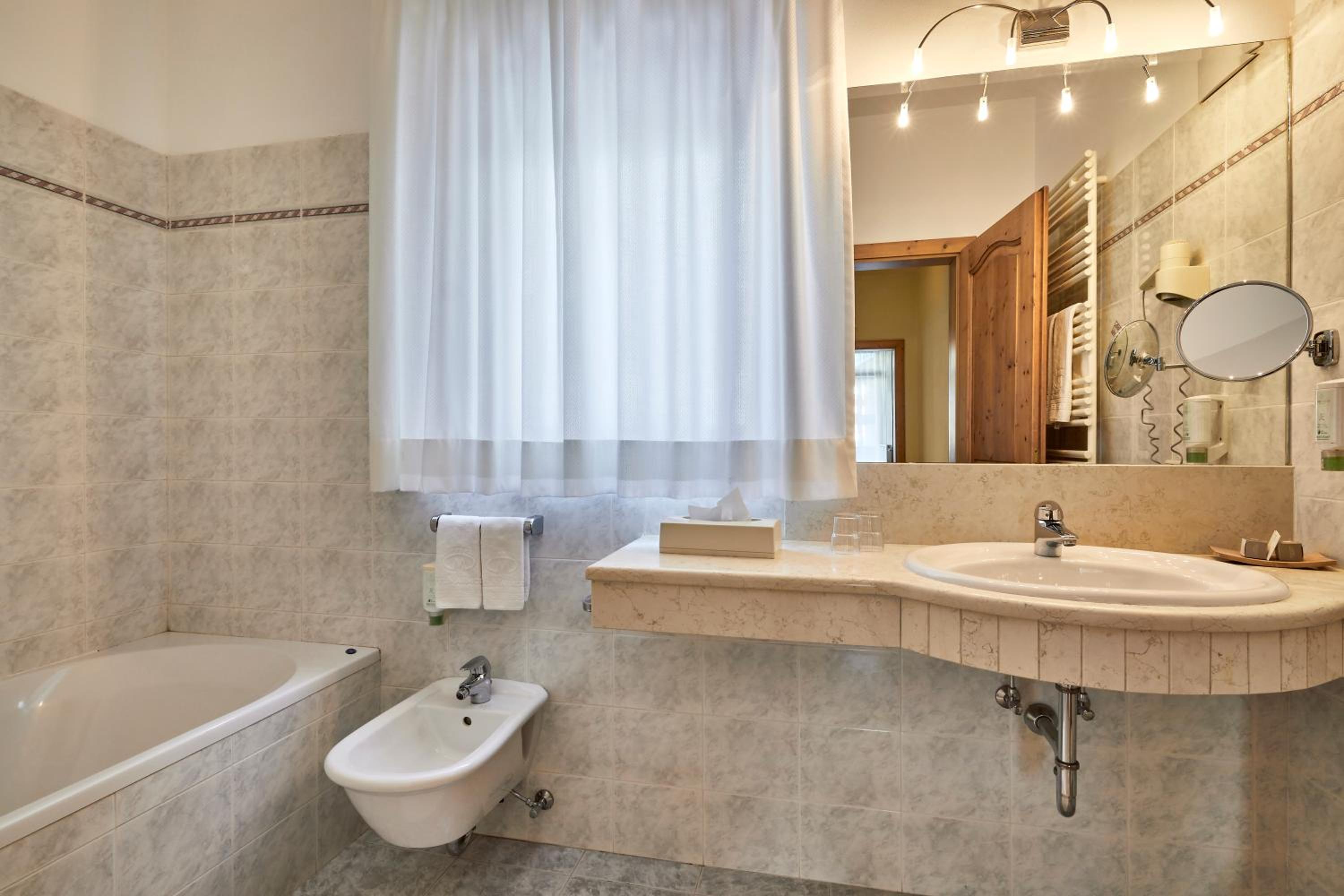 Suite with Mountain View - Photo 3