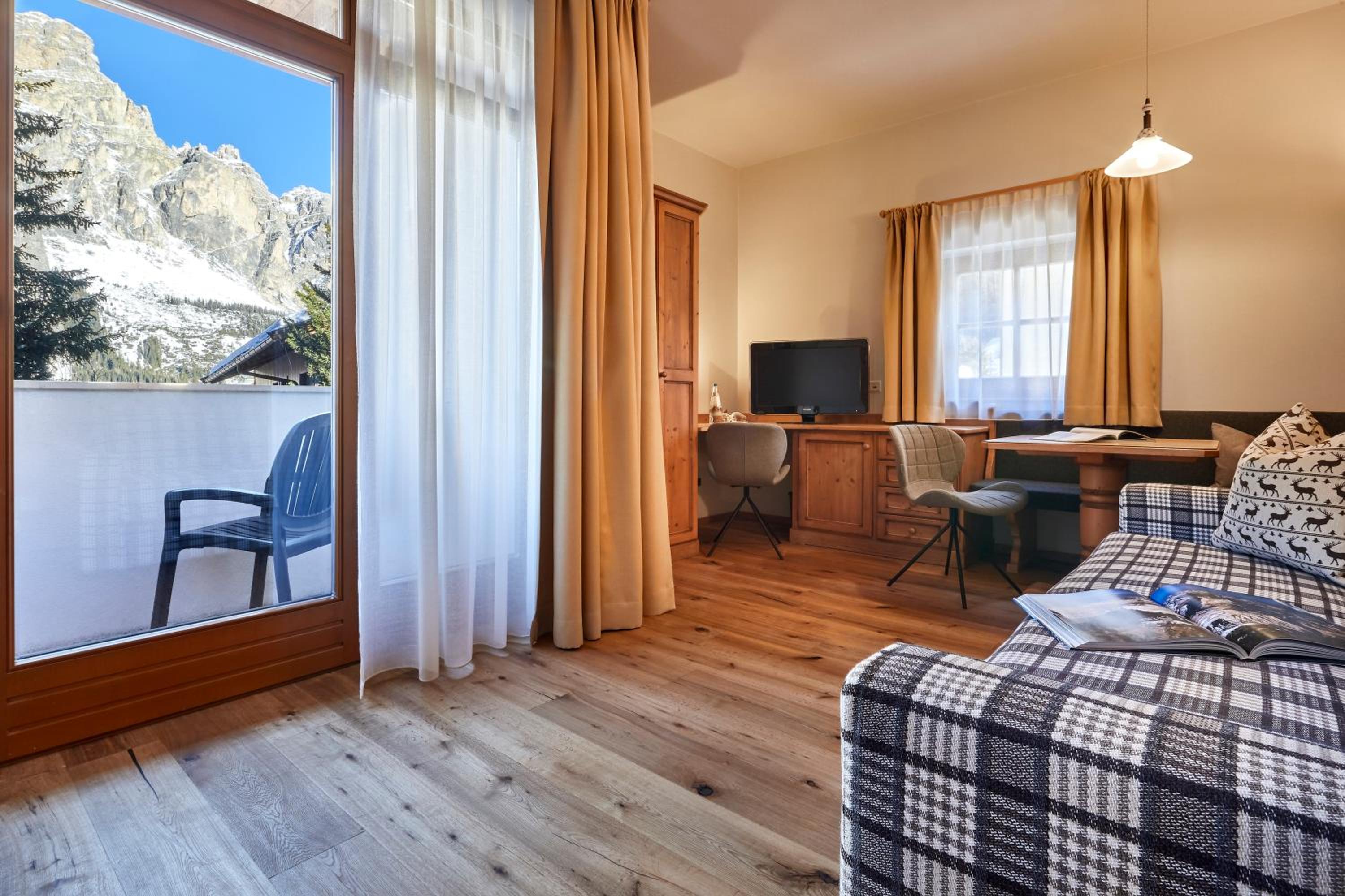 Suite with Mountain View - Photo 6