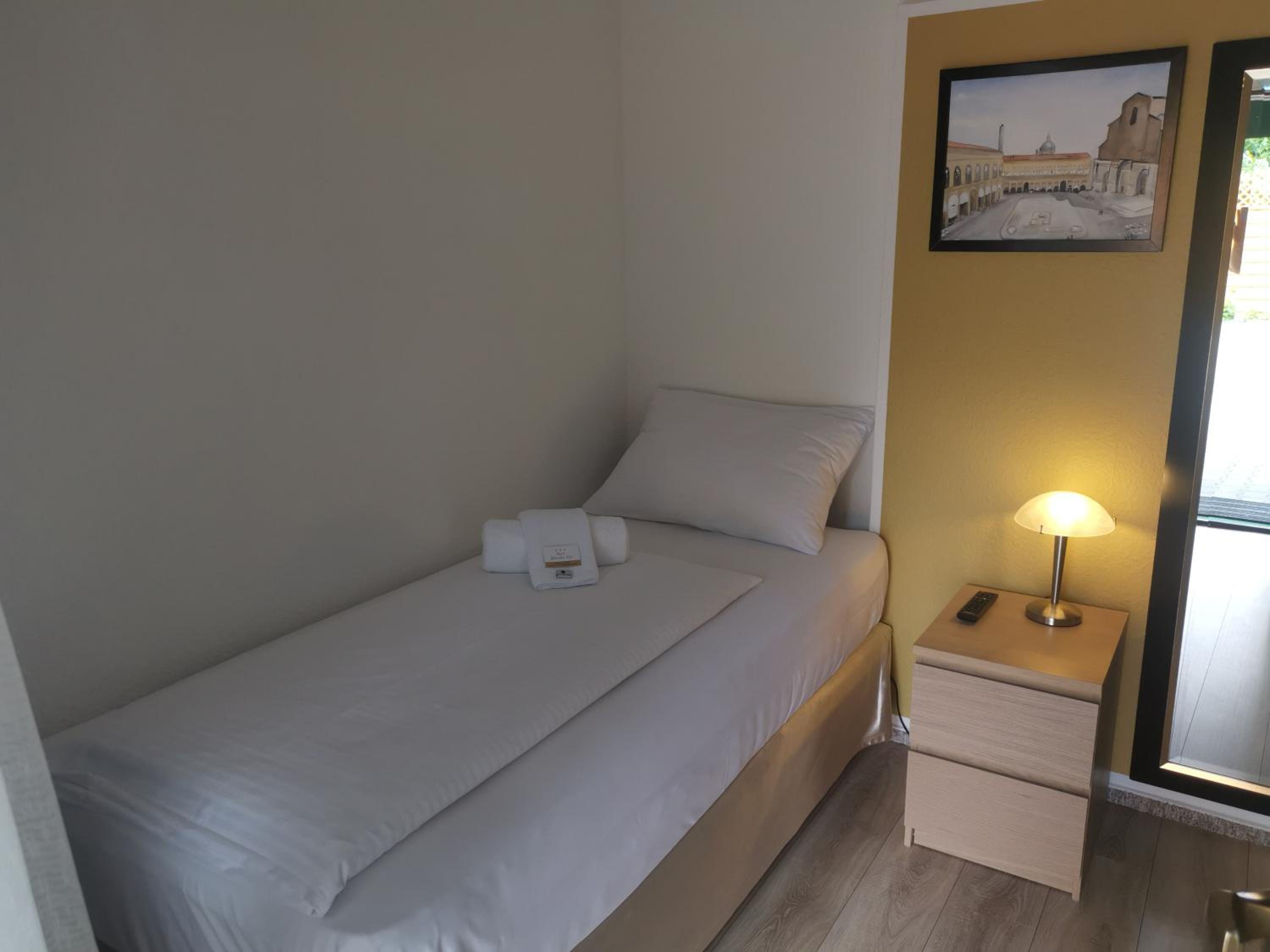 Twin Room - Disability Access photo 1