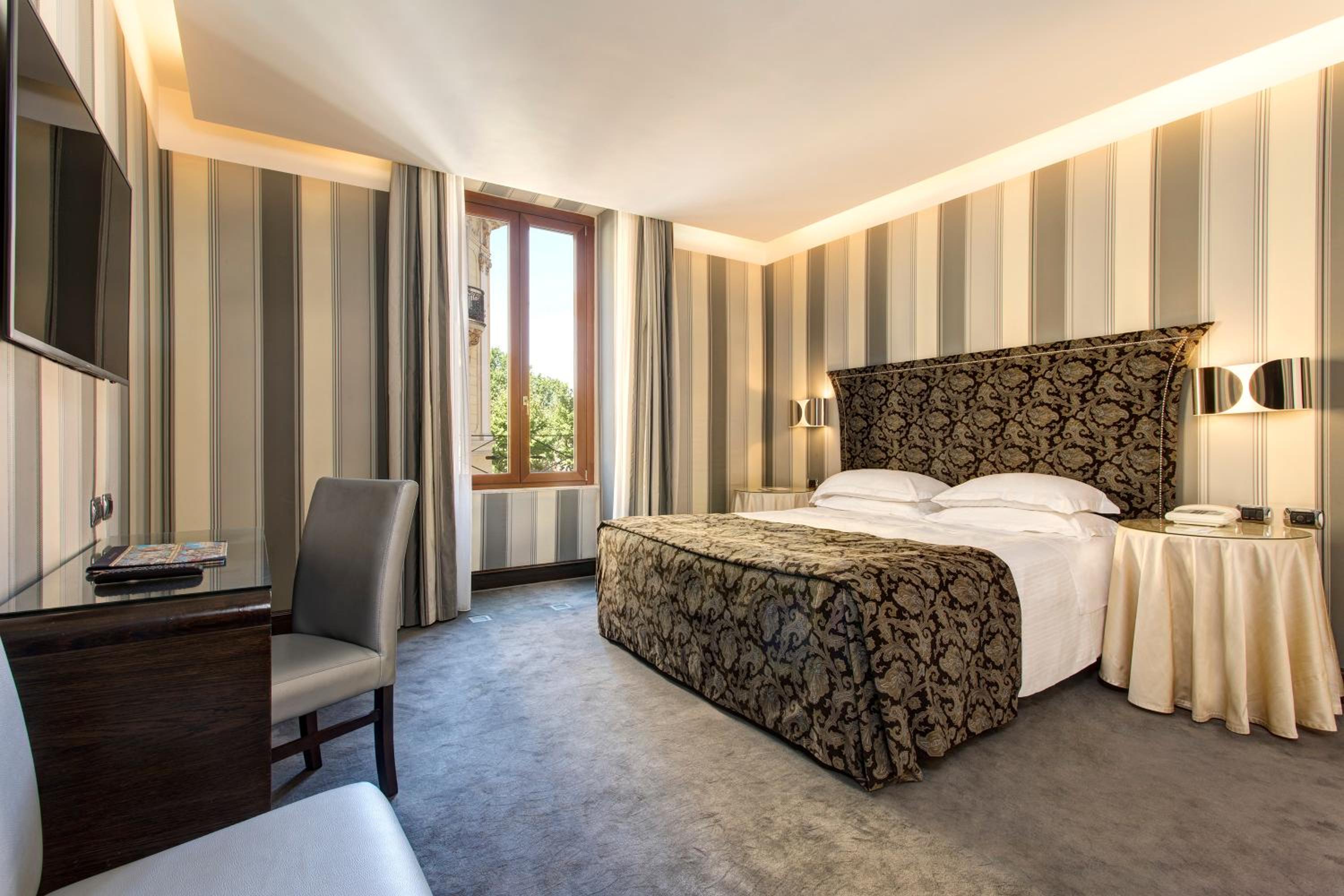 Superior Deluxe Double or Twin Room thumbnail 6