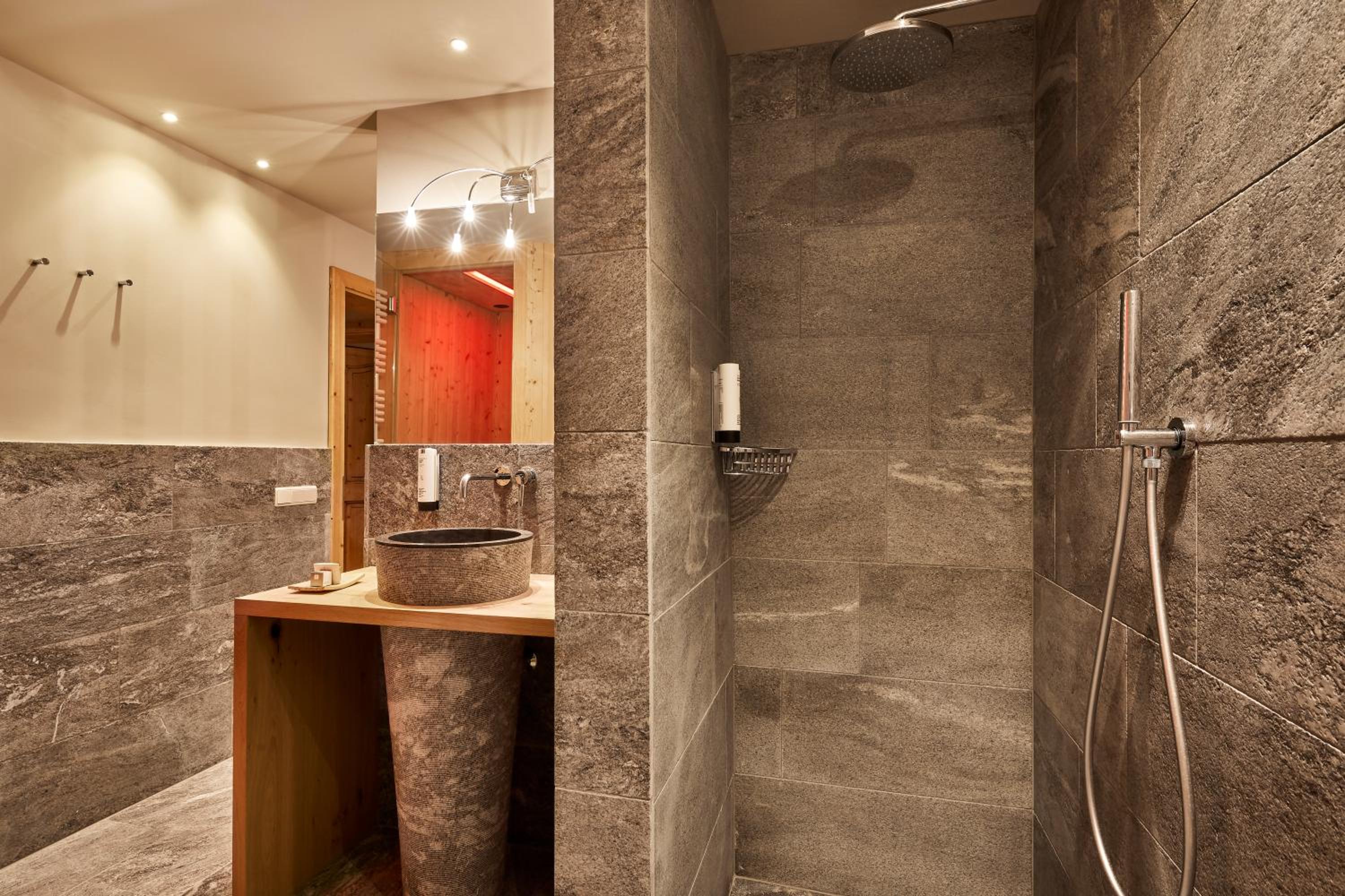 Suite - Photo 4