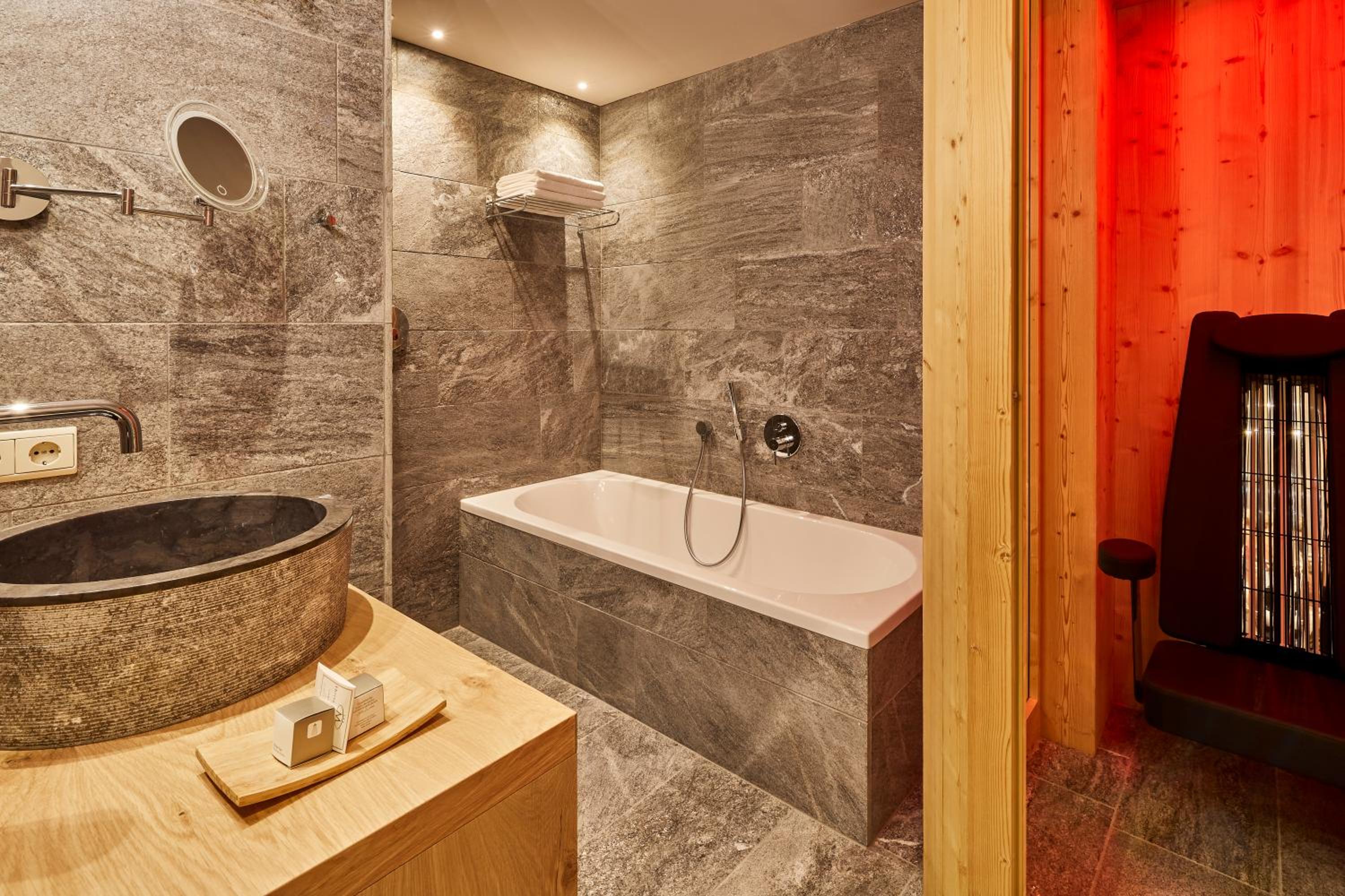 Suite - Photo 5