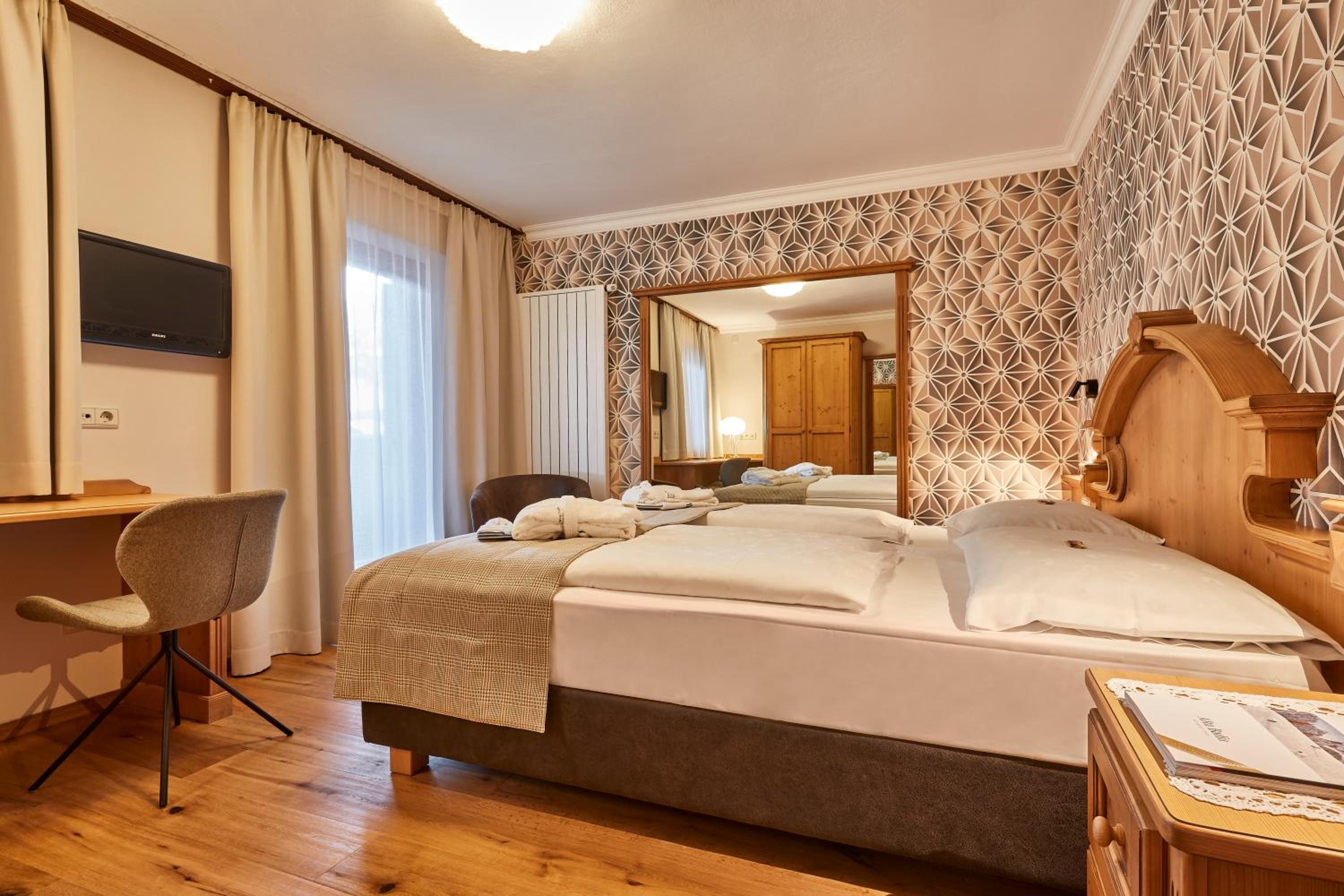 Suite - Photo 3