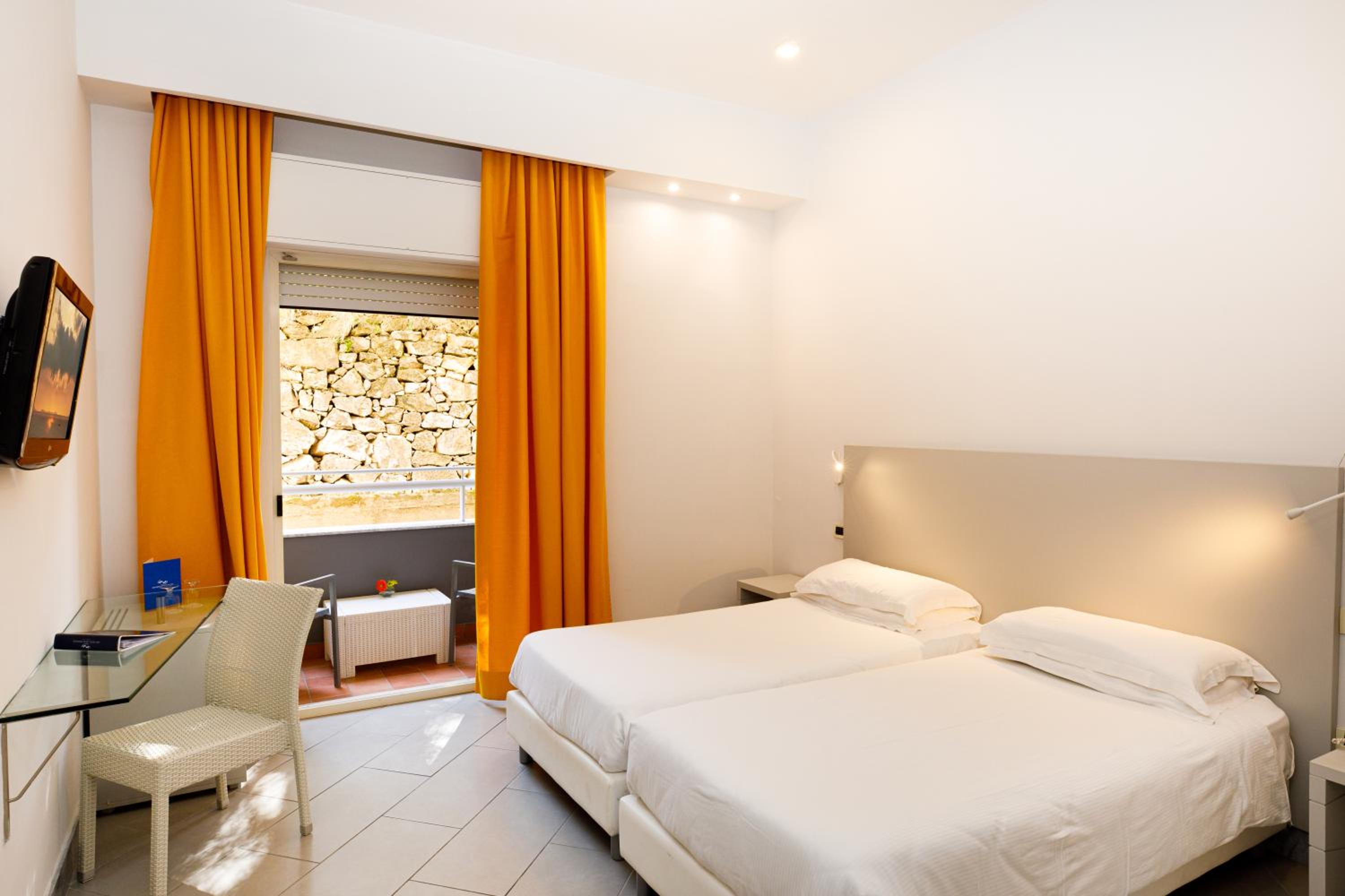 Triple Room with Garden View photo 1