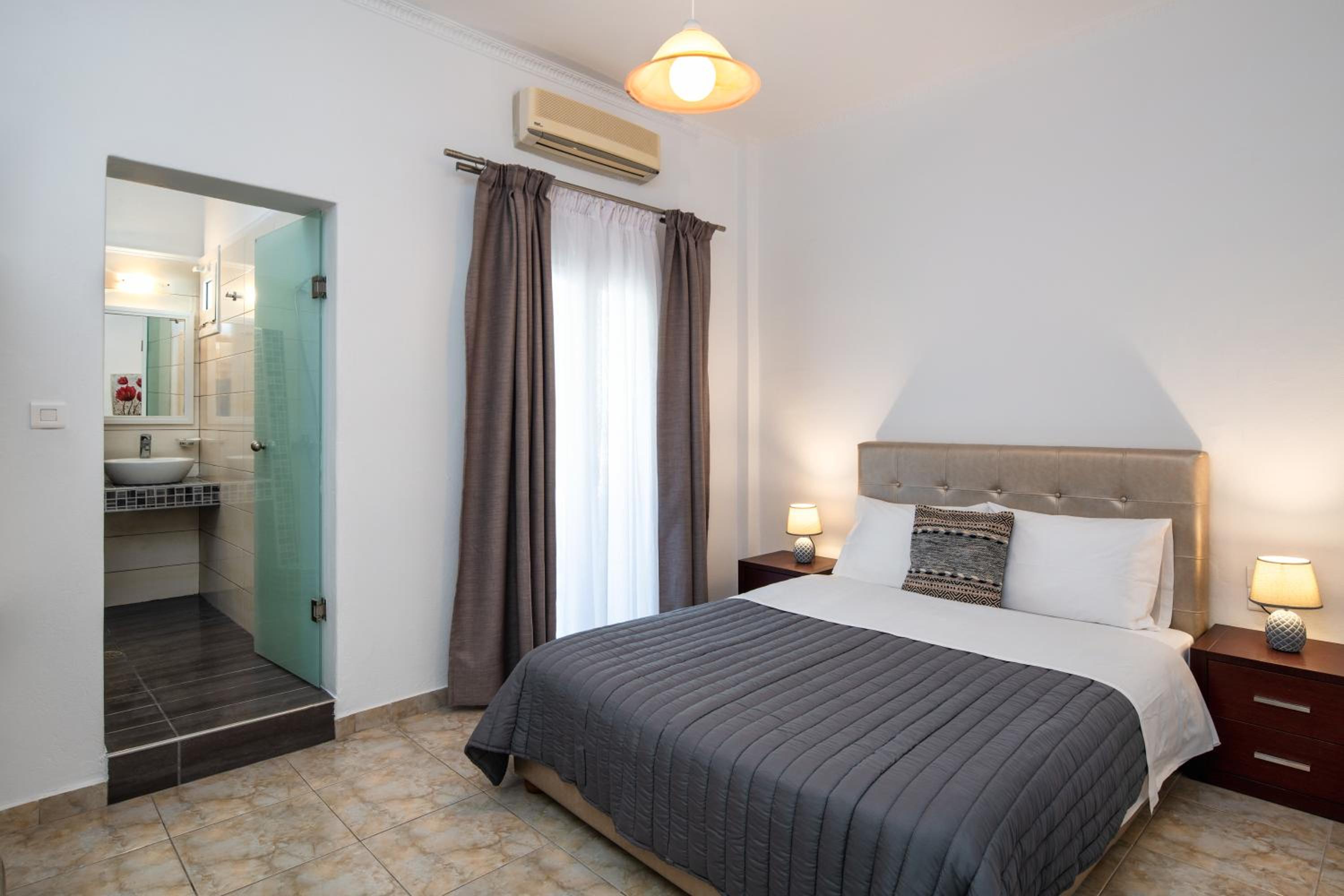 Budget Double Room - Photo 1