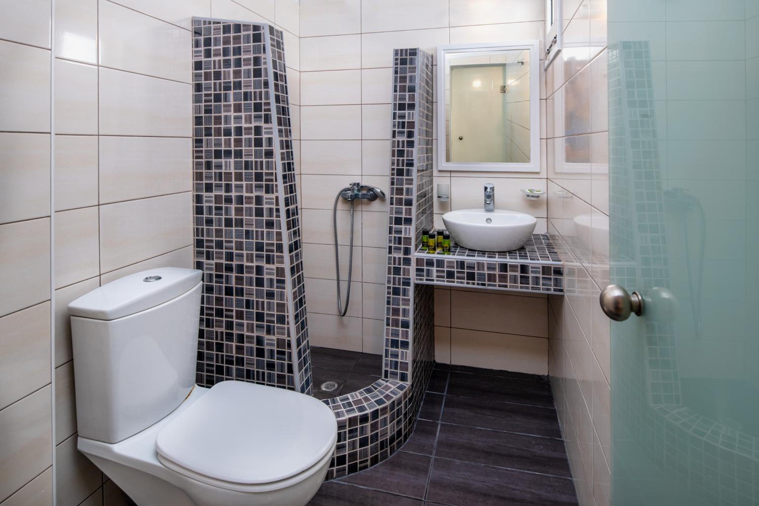 Budget Double Room - Photo 3