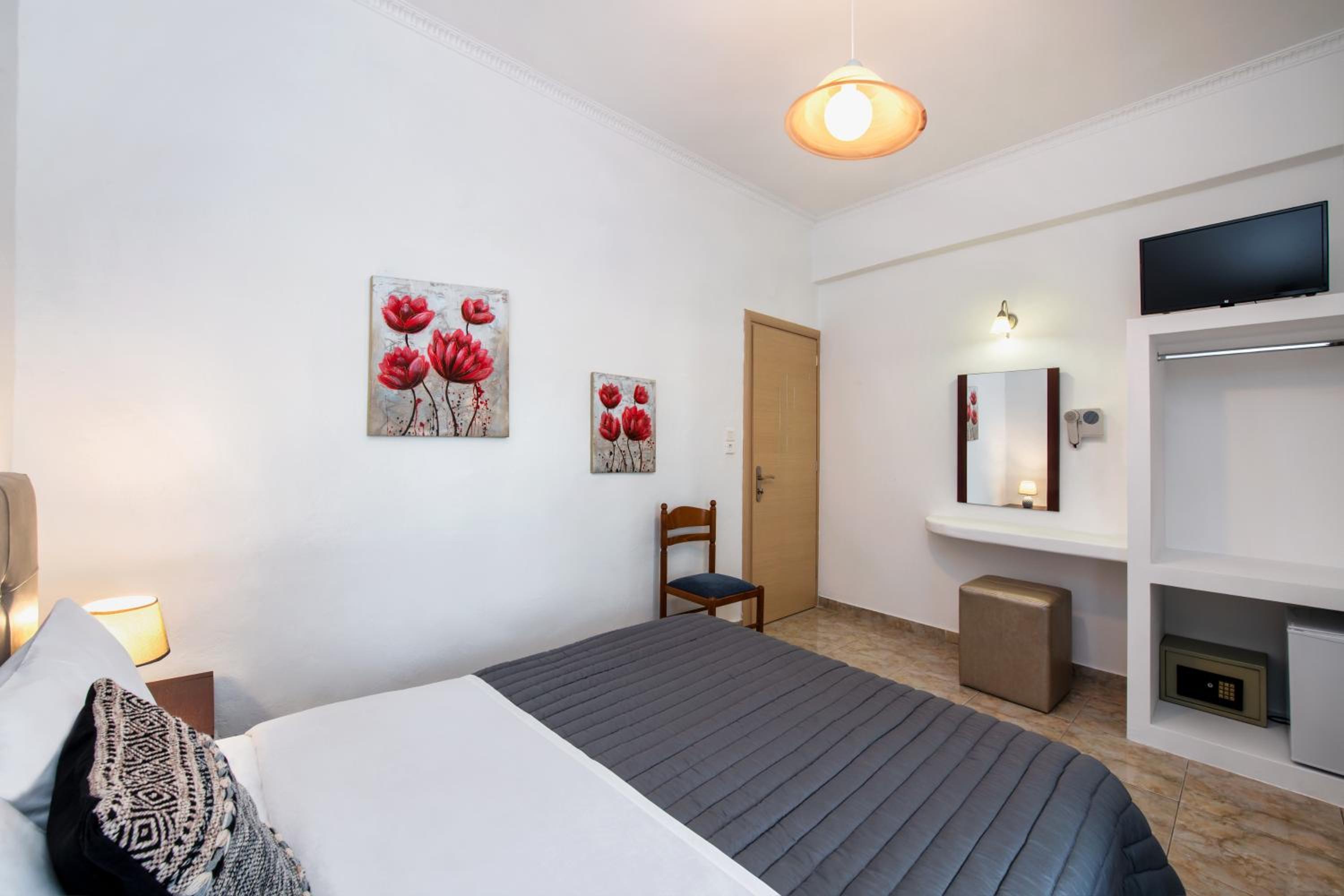 Budget Double Room - Photo 2