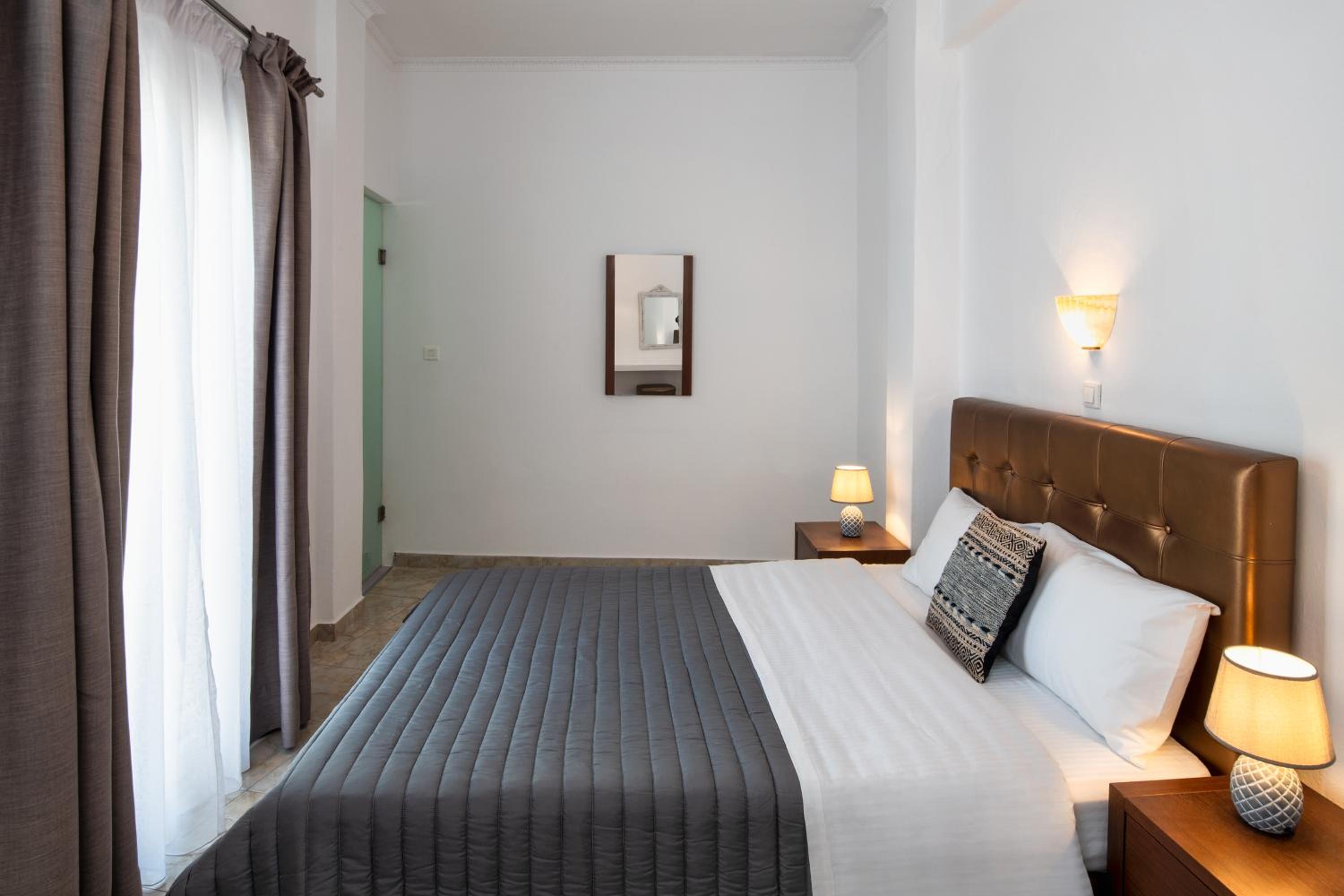 Budget Double Room - Photo 4