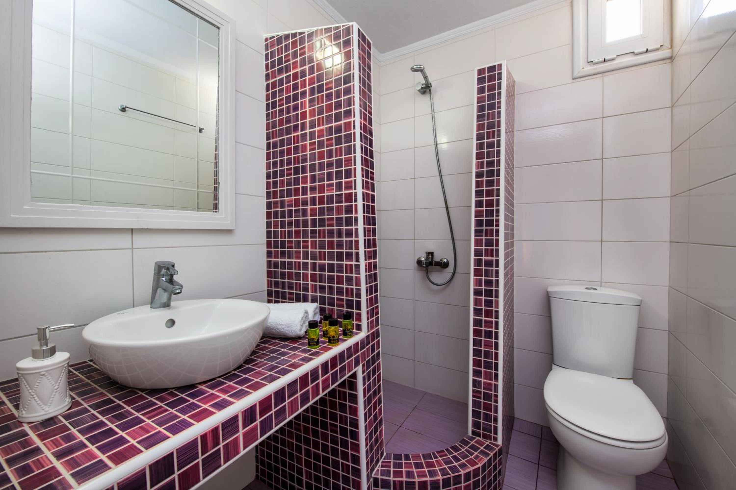 Budget Double Room - Photo 5