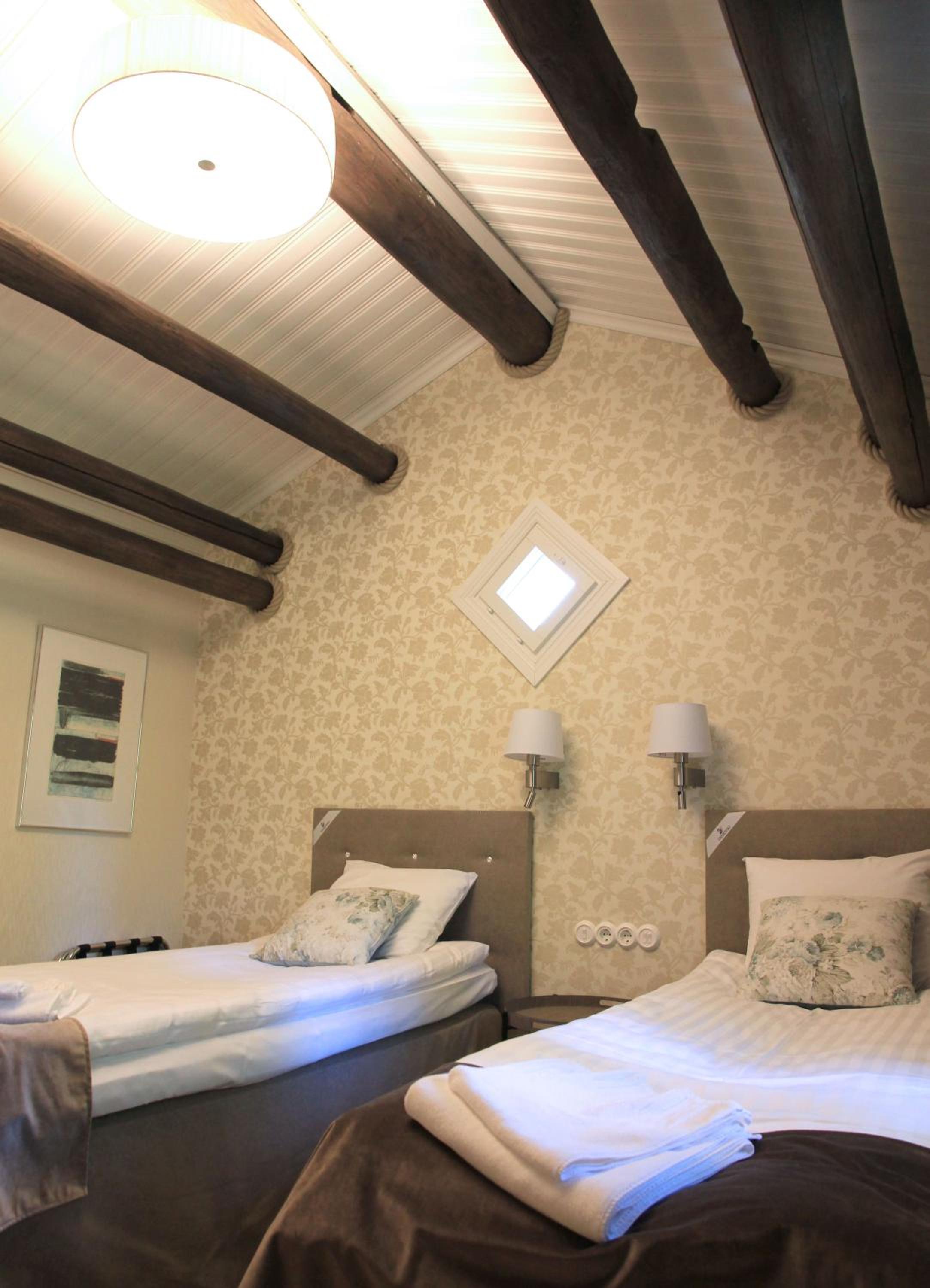 Superior Twin Room - Photo 4