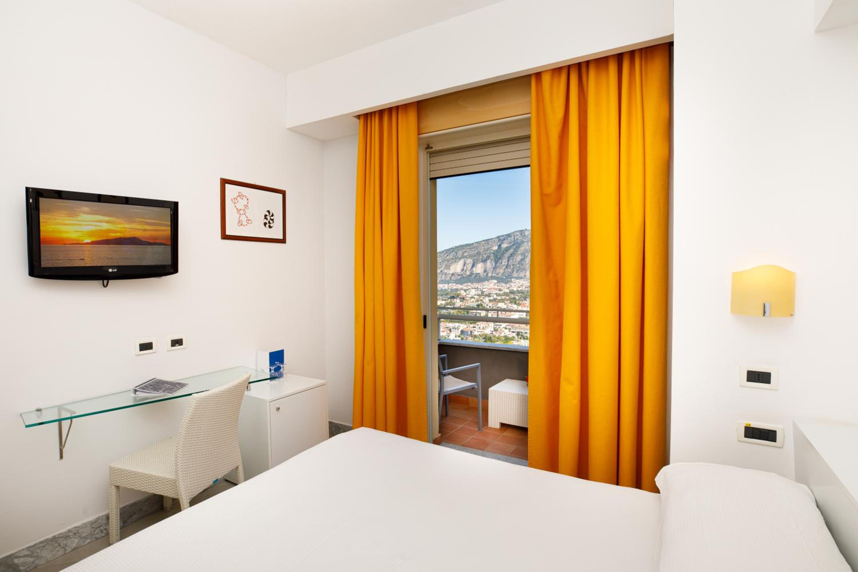 Double or Twin Room with Side Sea View photo 3