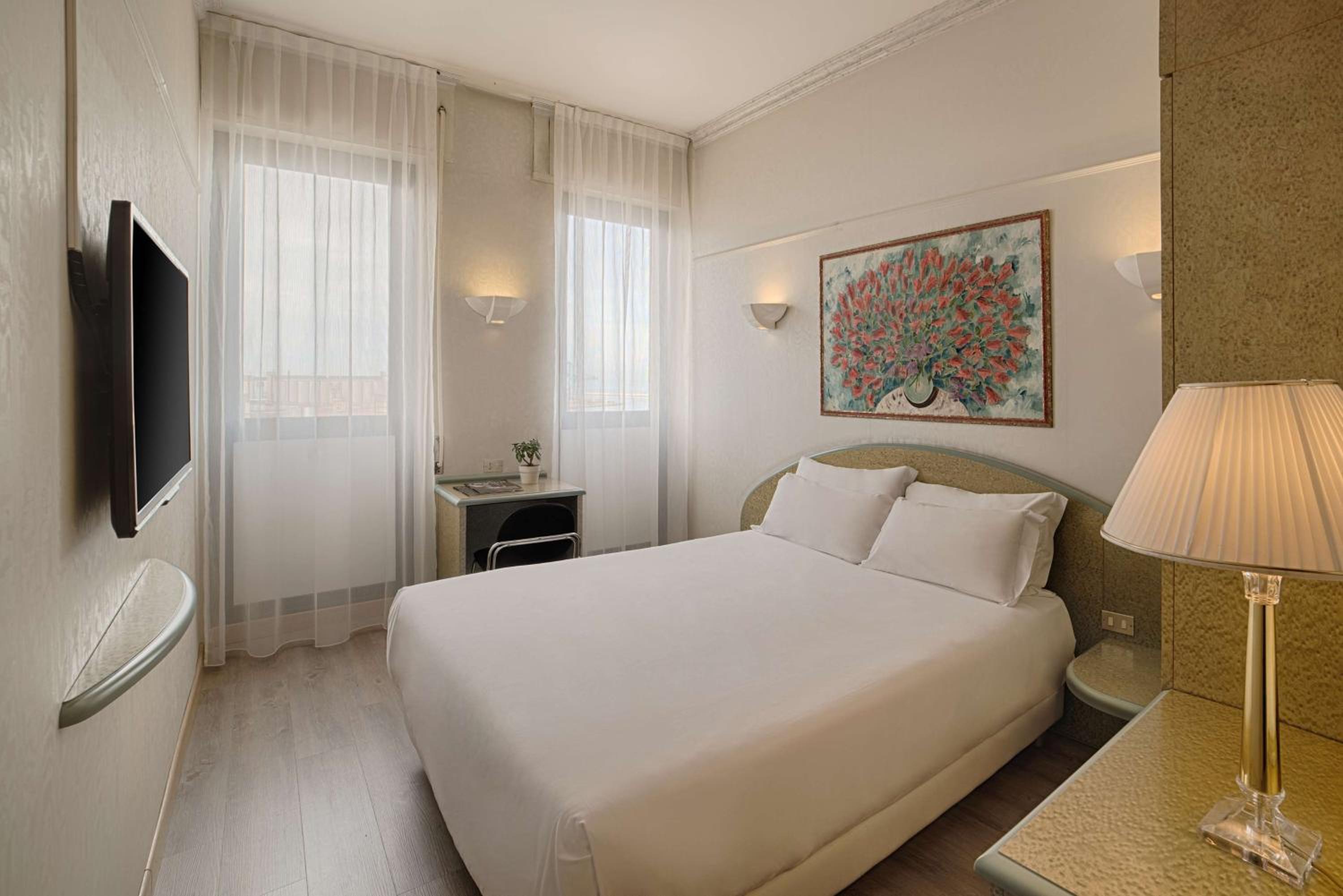 Standard Double or Twin Room - Photo 4