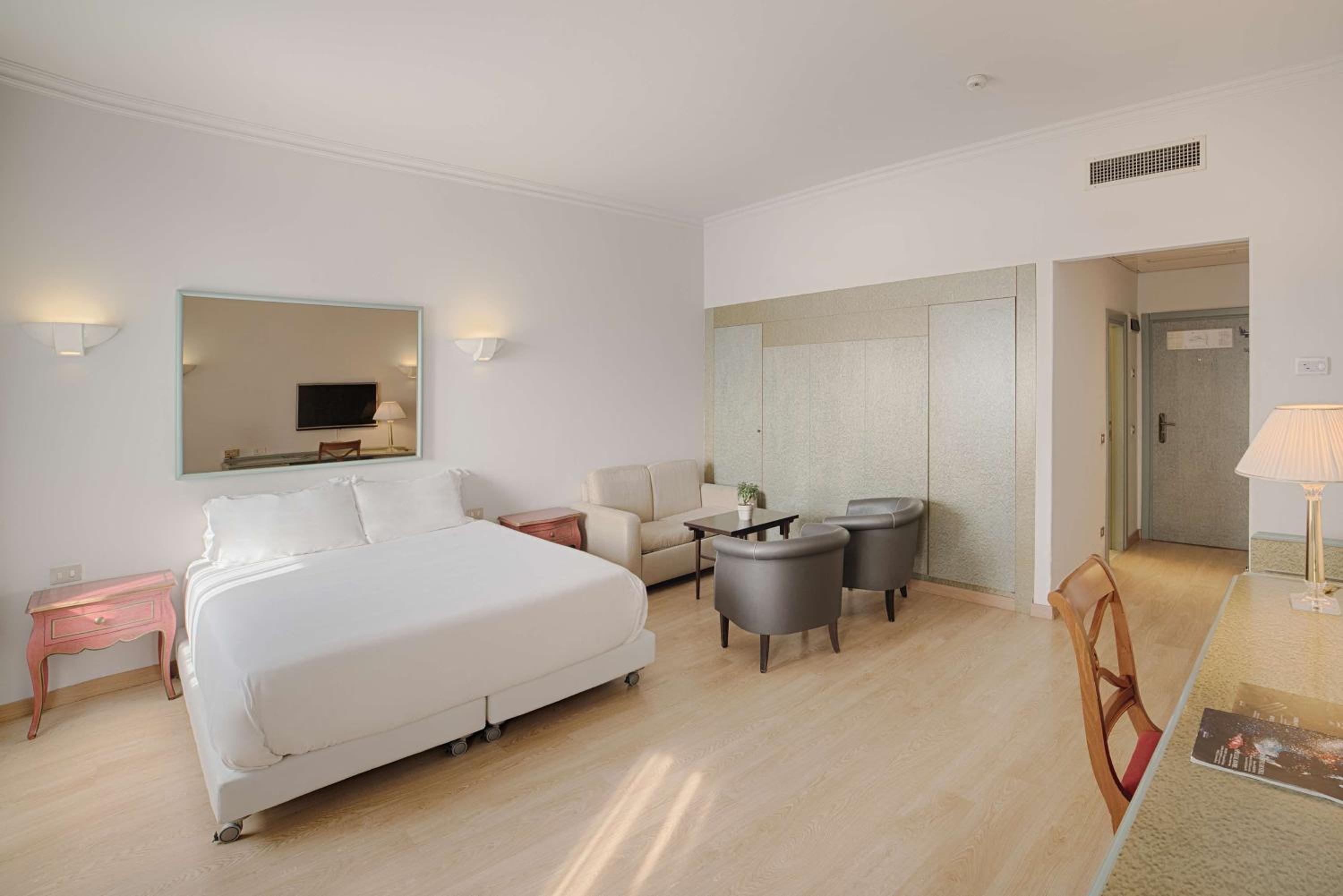 Superior Double Room - Photo 2
