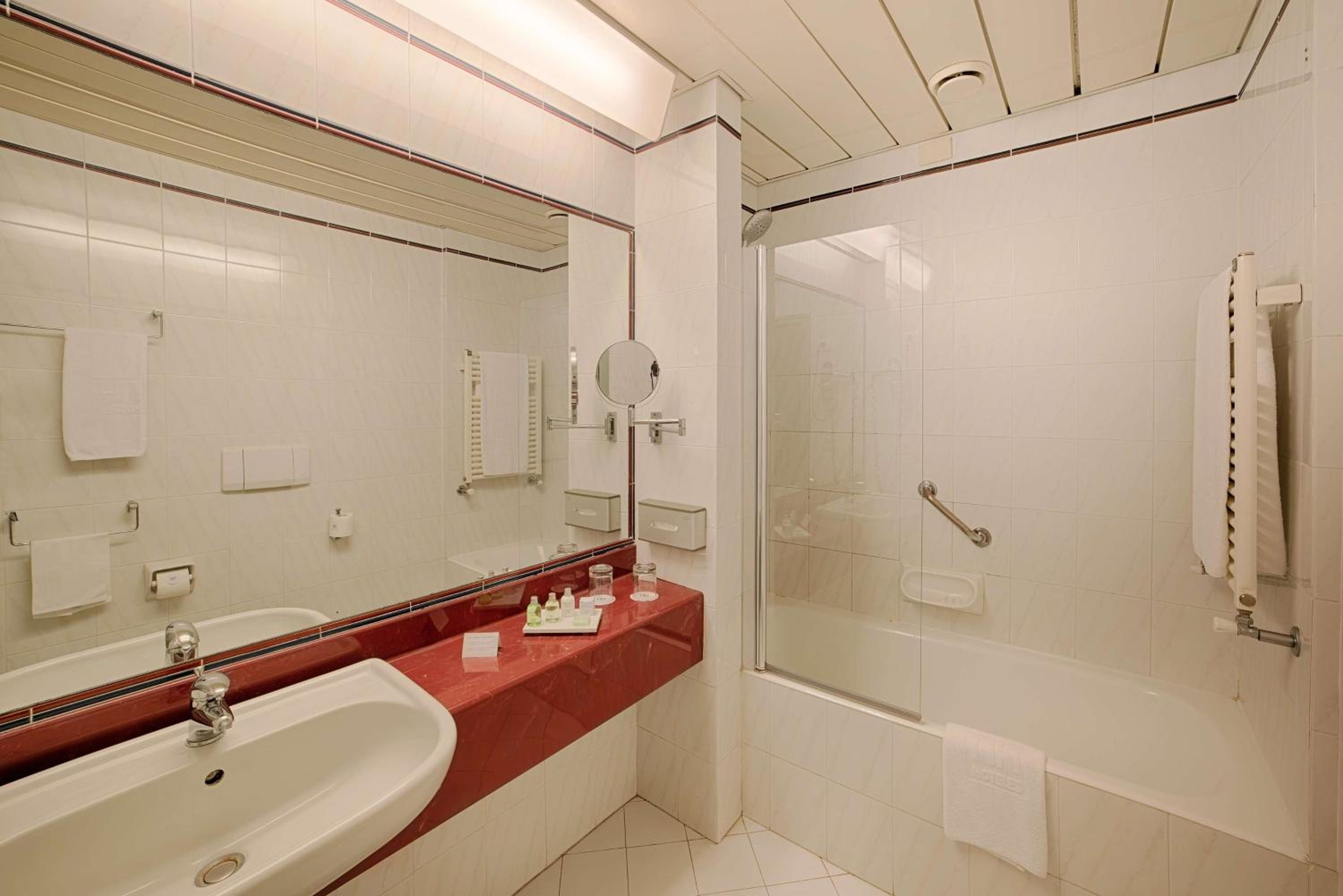 Standard Double or Twin Room - Photo 5