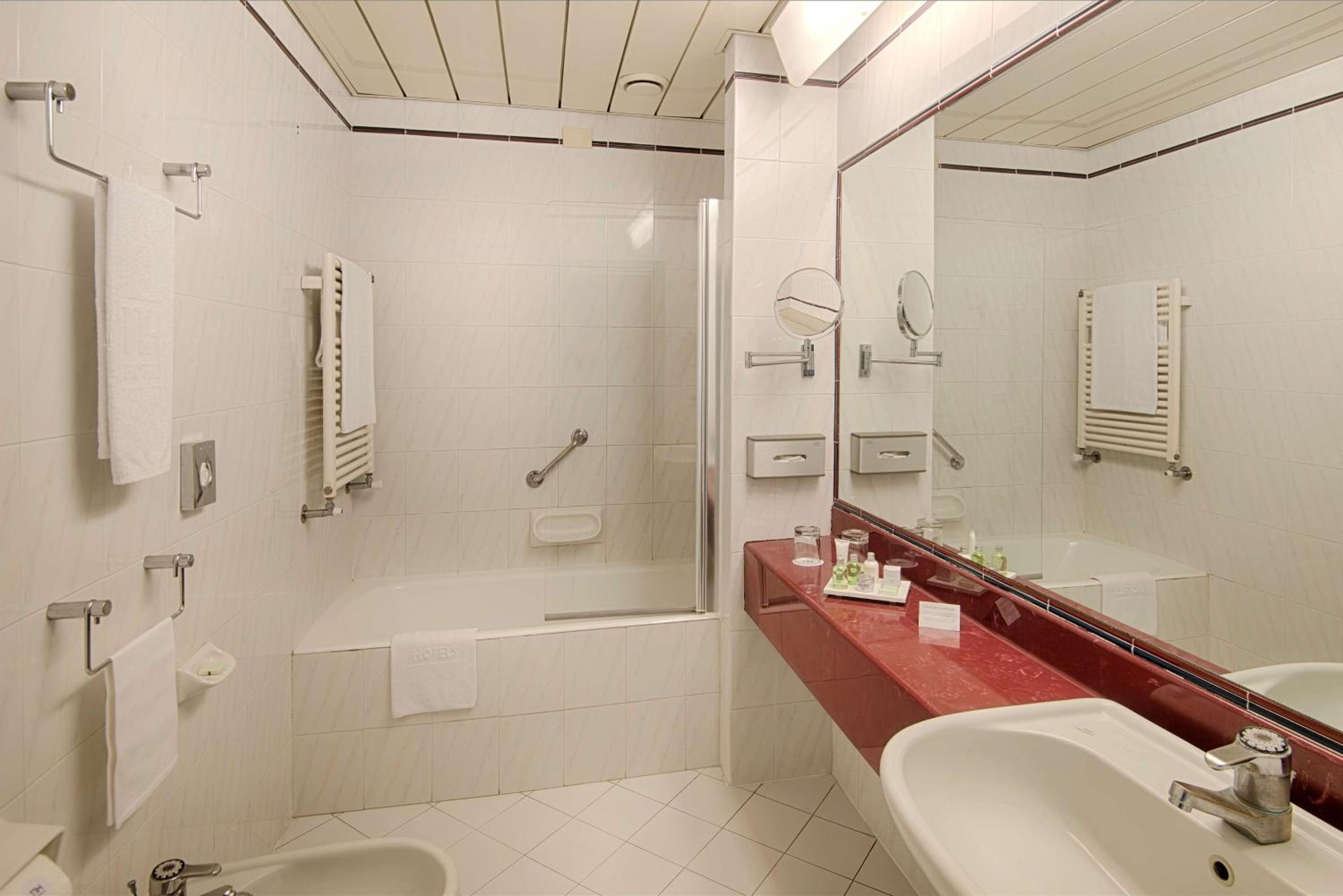 Standard Double or Twin Room - Photo 6