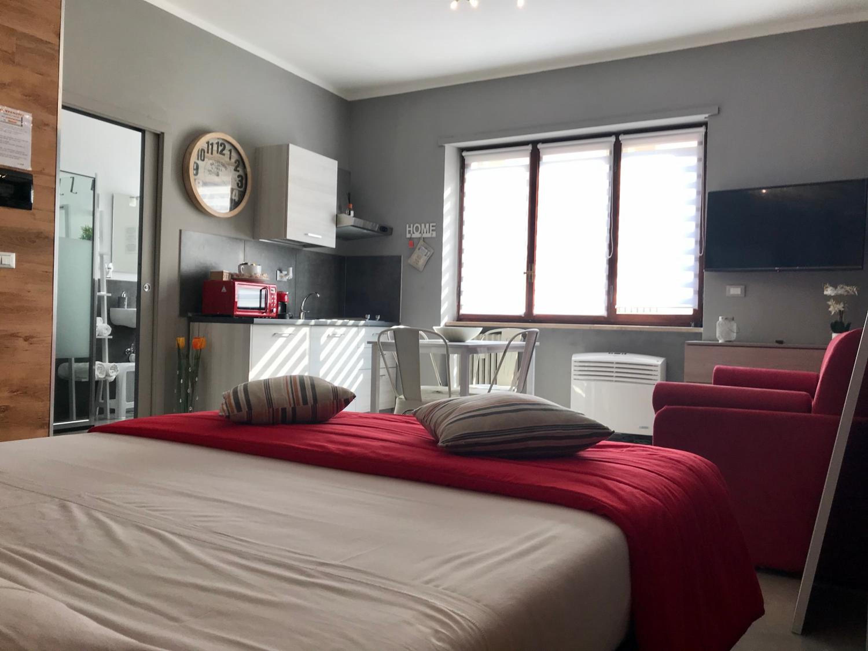 One-Bedroom Apartment - Photo 15