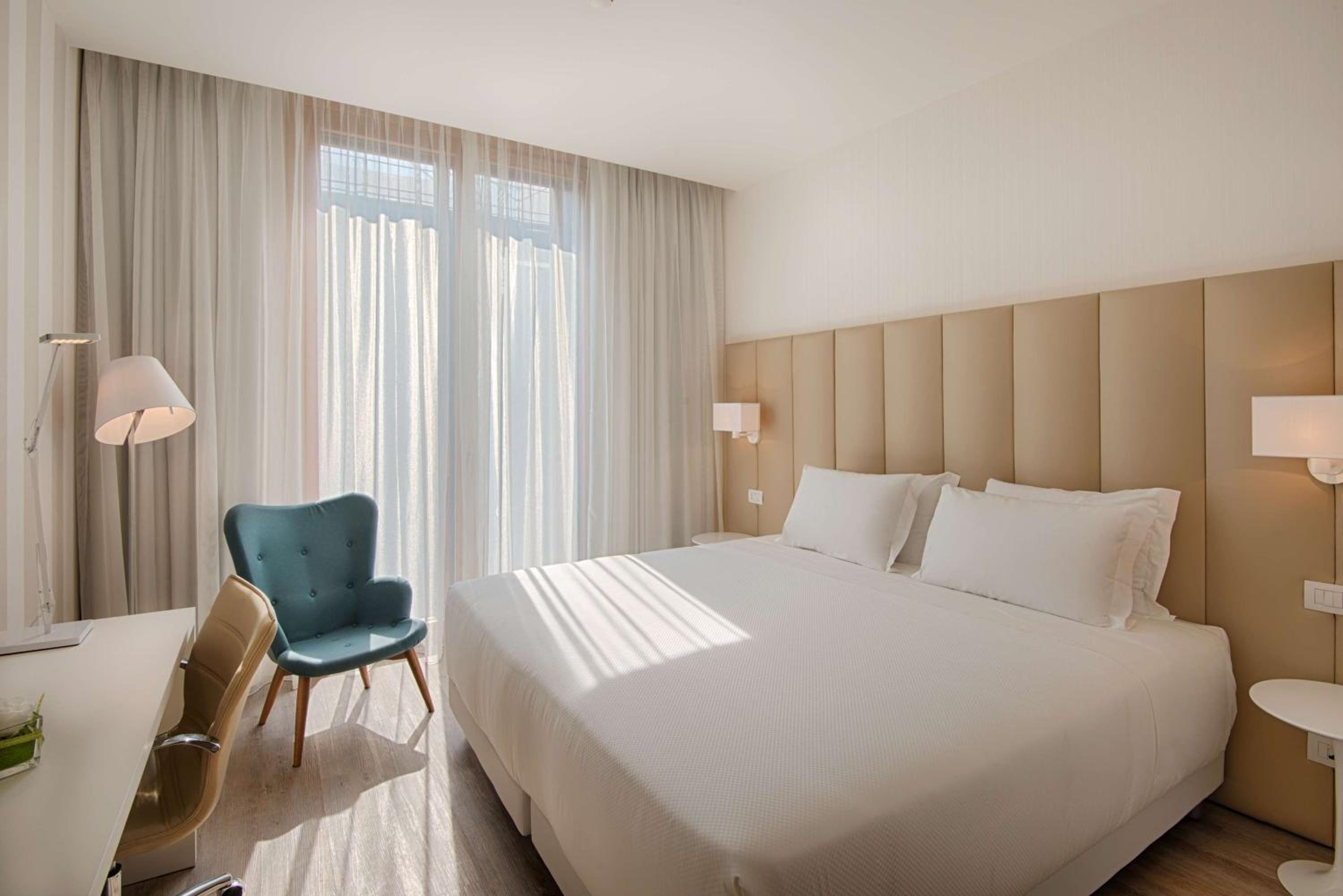 Standard Double or Twin Room with Partial Side View photo 3