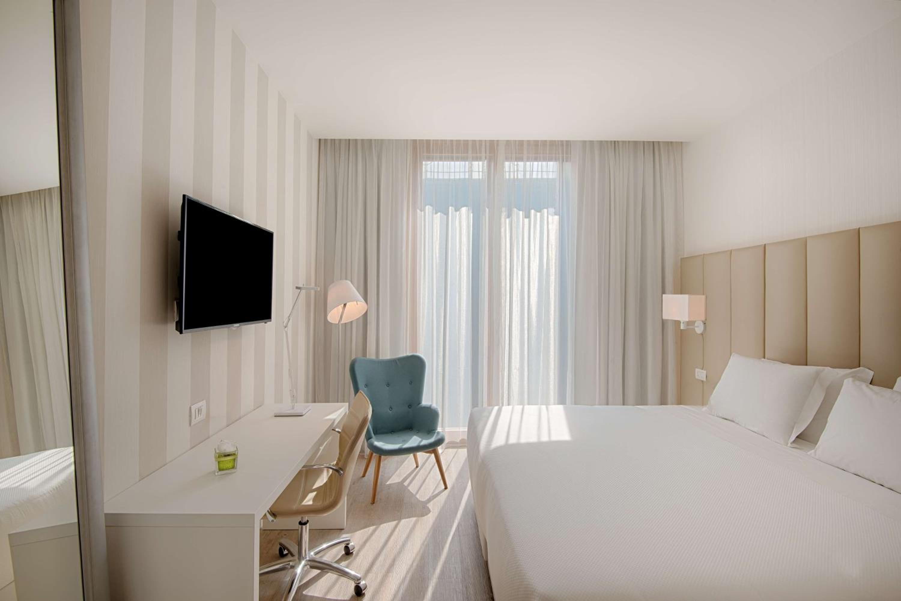 Family Connecting Room (2 Adults + 2 Children) photo 3