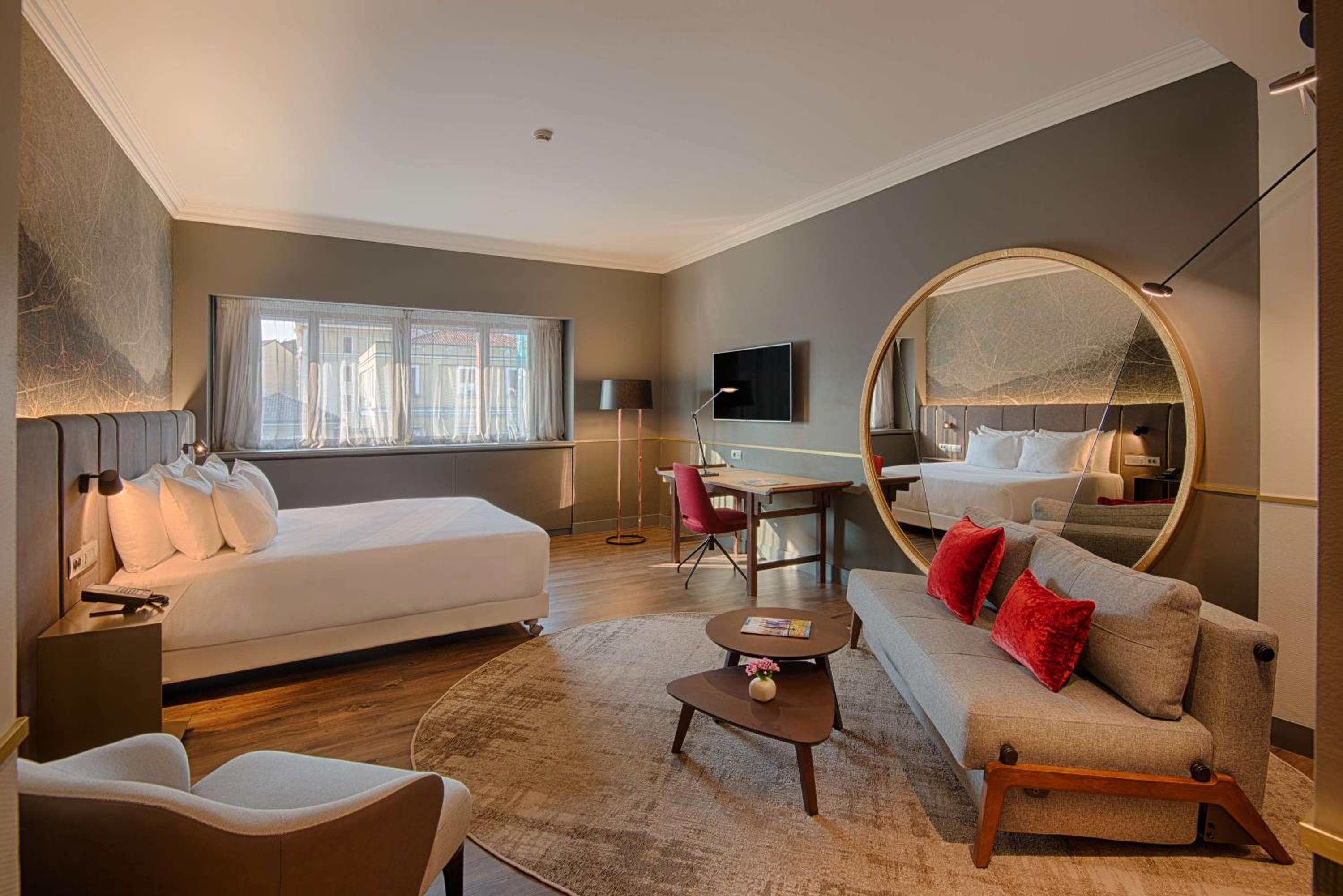 Family Room (2 Adults + 2 Children)