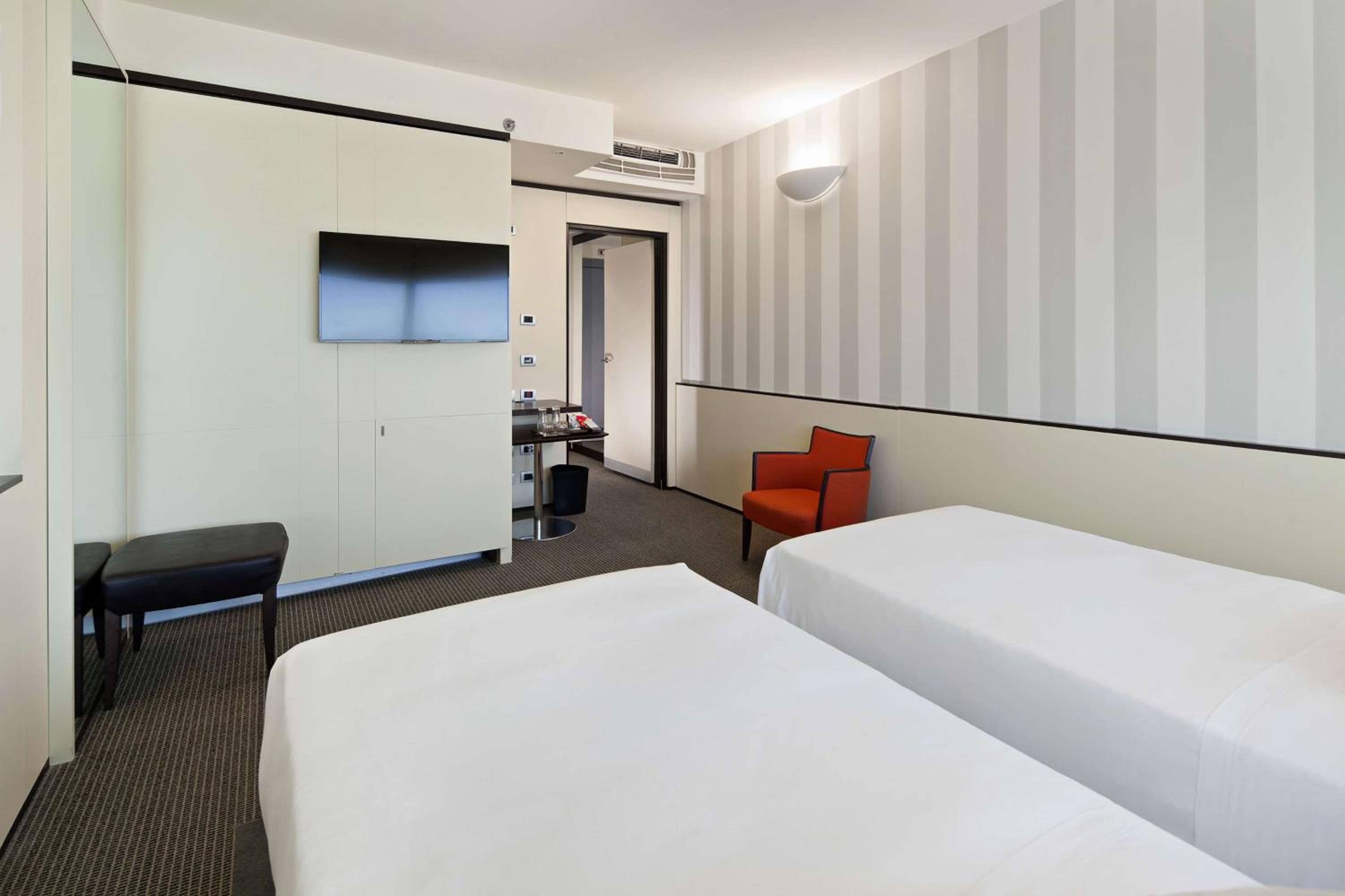 Standard Double Or Twin Room Dinner Package photo 2