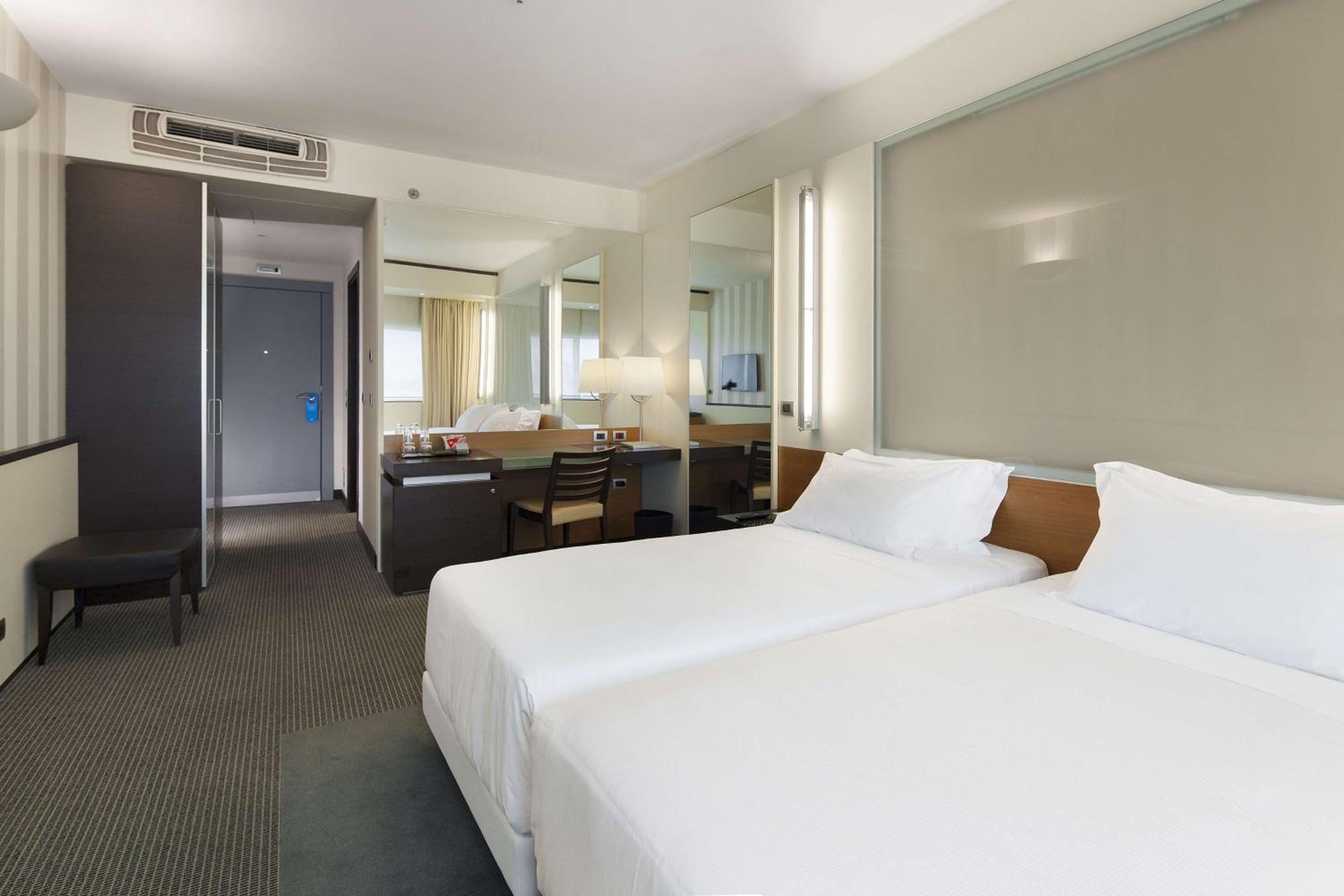 Standard Double Or Twin Room With Darsena View Free Parking photo 3