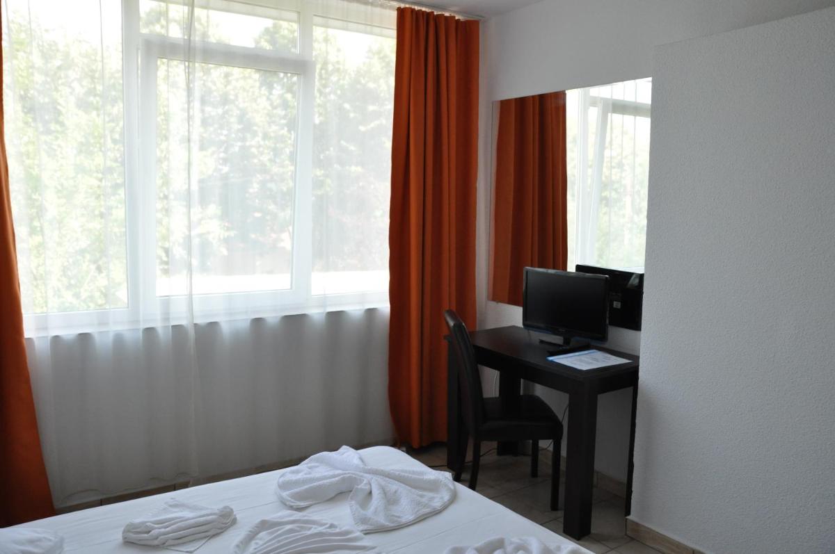 Standard Twin Room - Photo 2