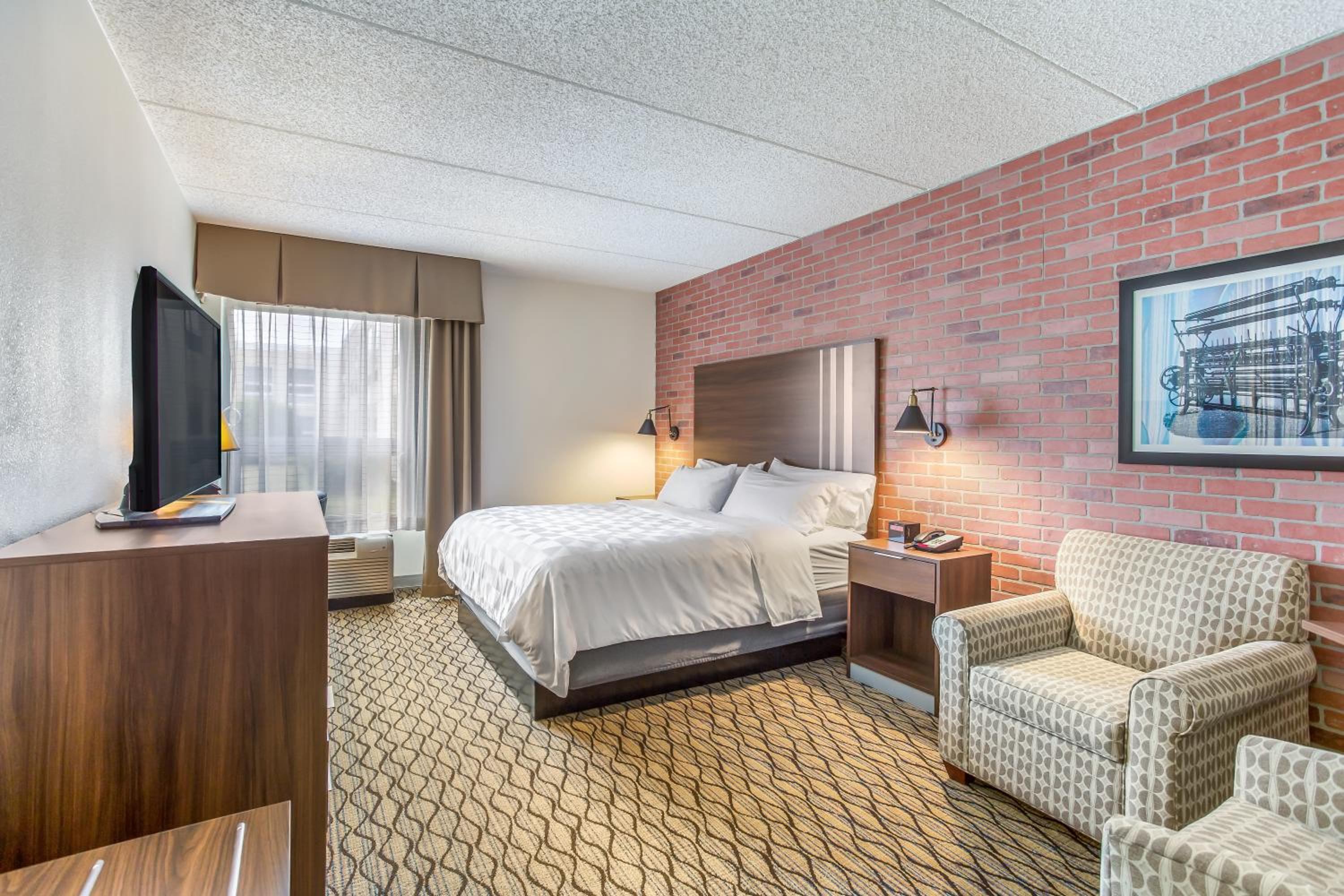 Standard King Room - Non-Smoking  - Photo 6