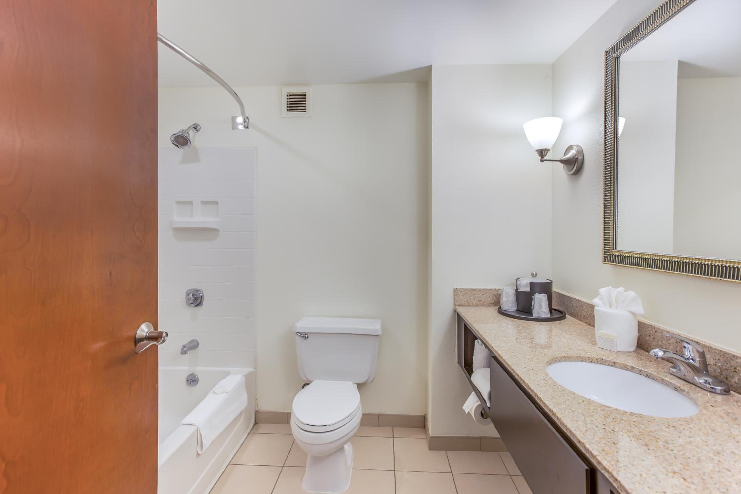Standard King Room - Non-Smoking  - Photo 11