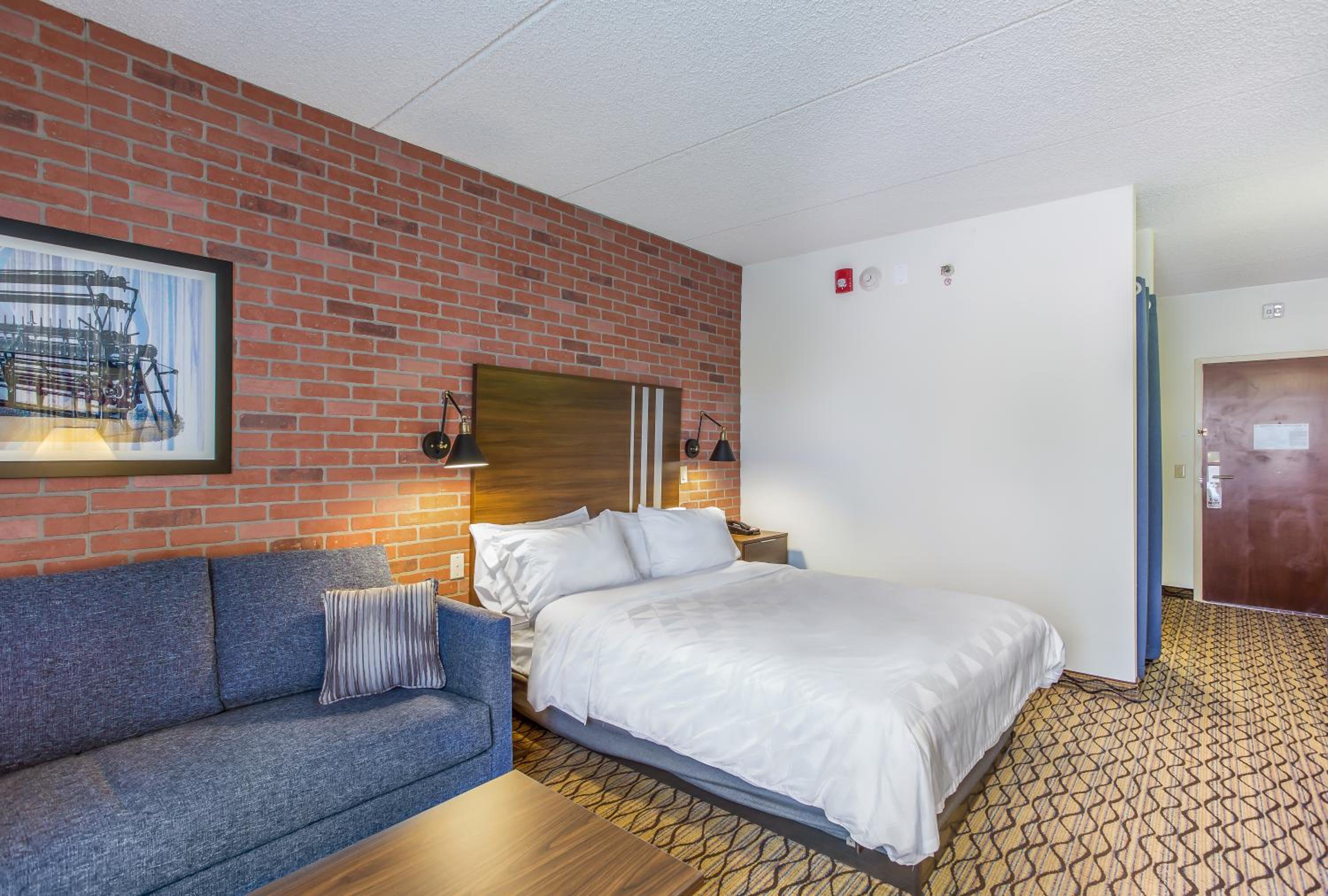 Standard King Room - Non-Smoking  - Photo 4
