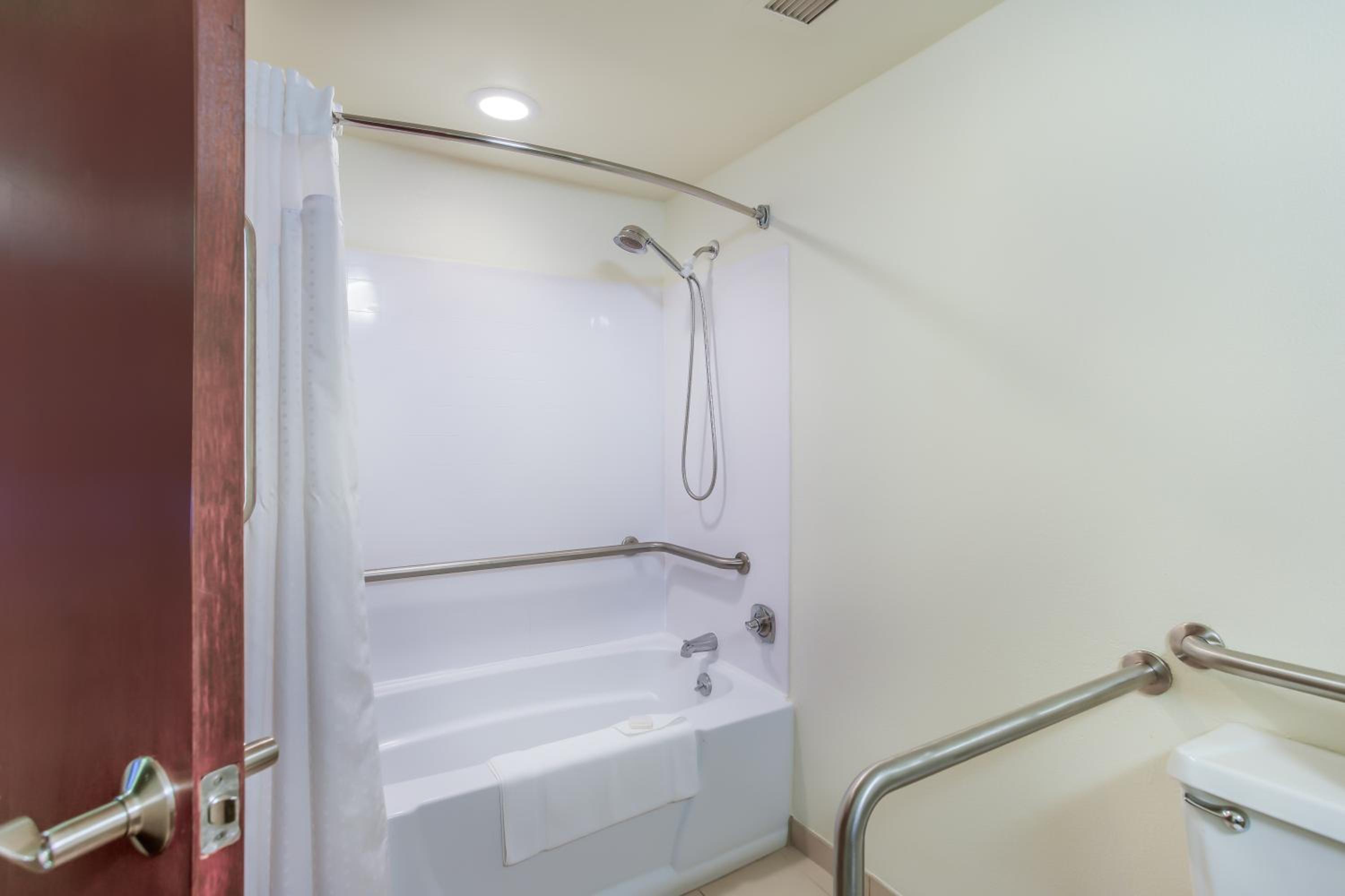 King Room - Accessible/Non-Smoking - Photo 13