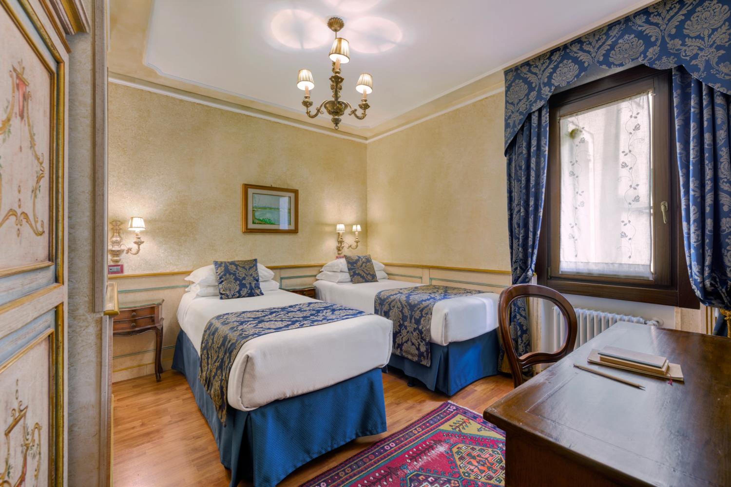 Standard Double Room photo 3