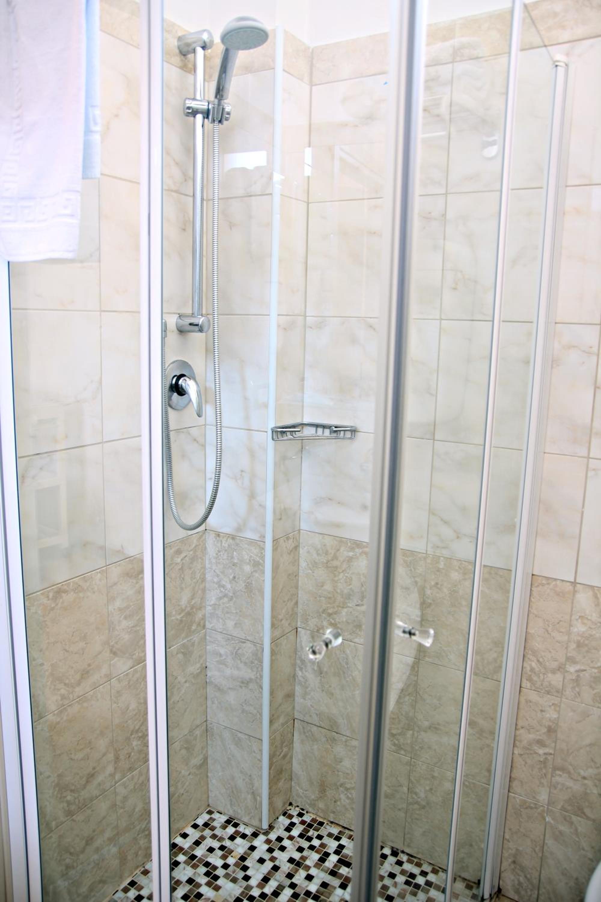 Double or Twin Room - Photo 6