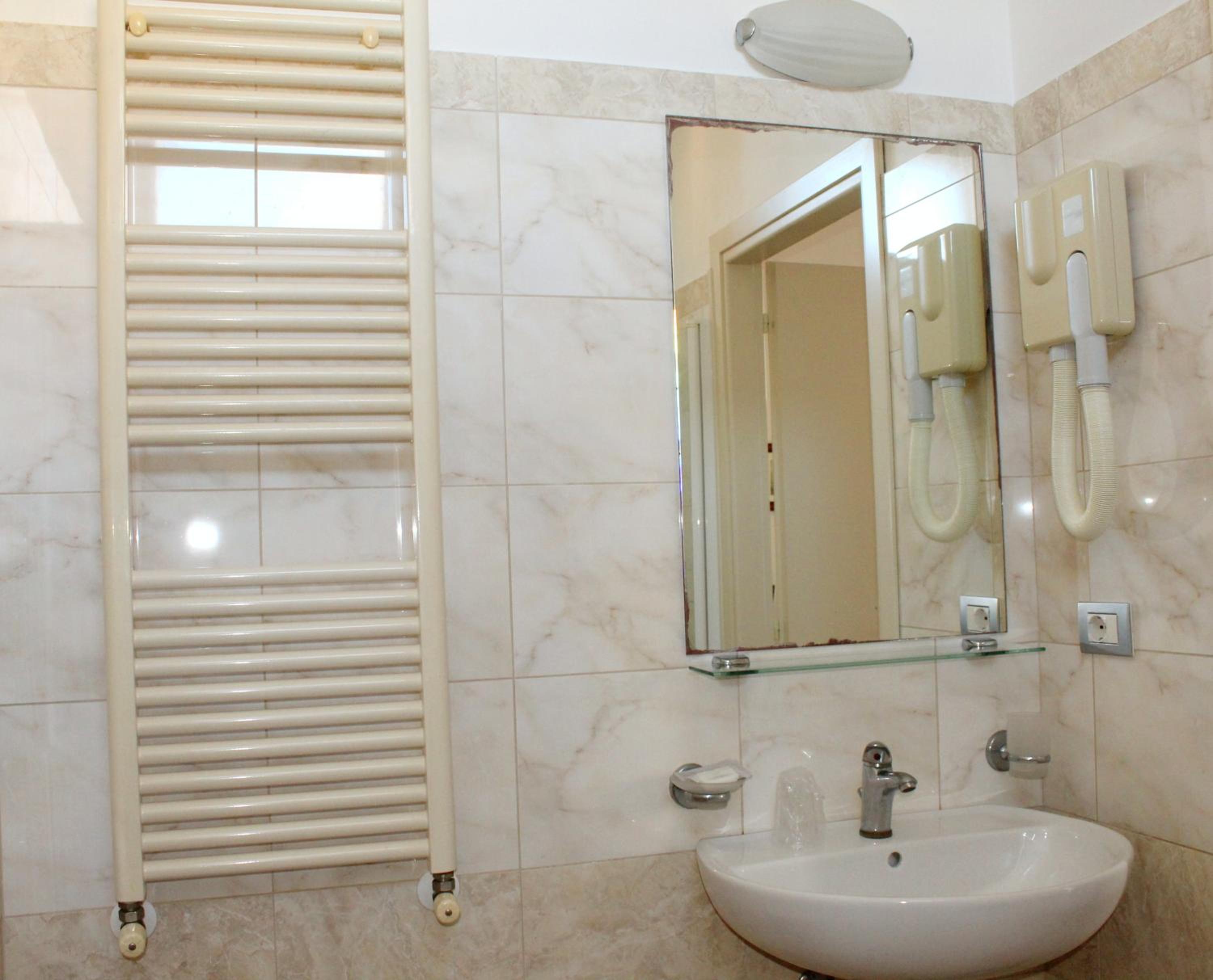 Triple Room - Photo 6