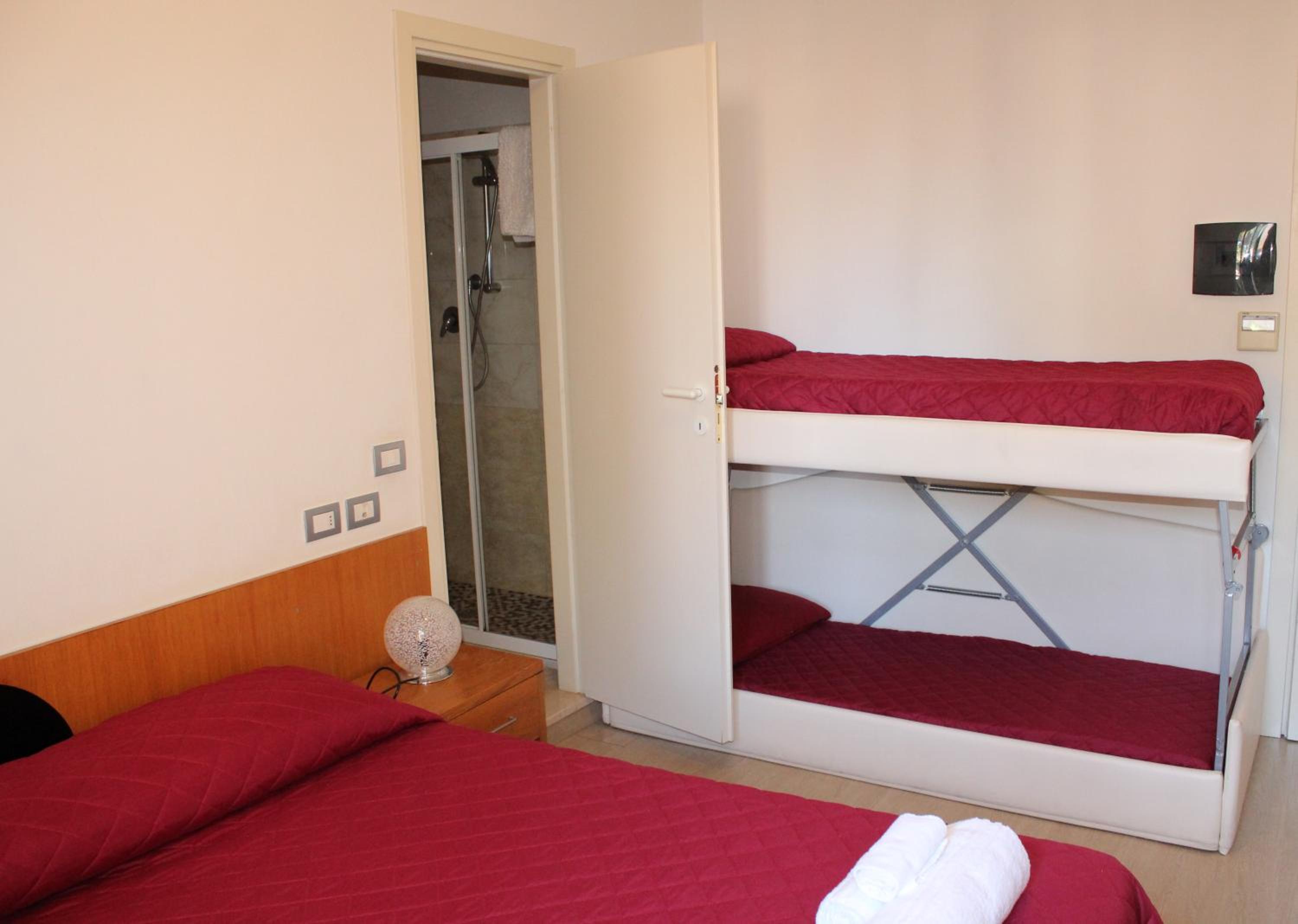 Quadruple Room - Photo 5
