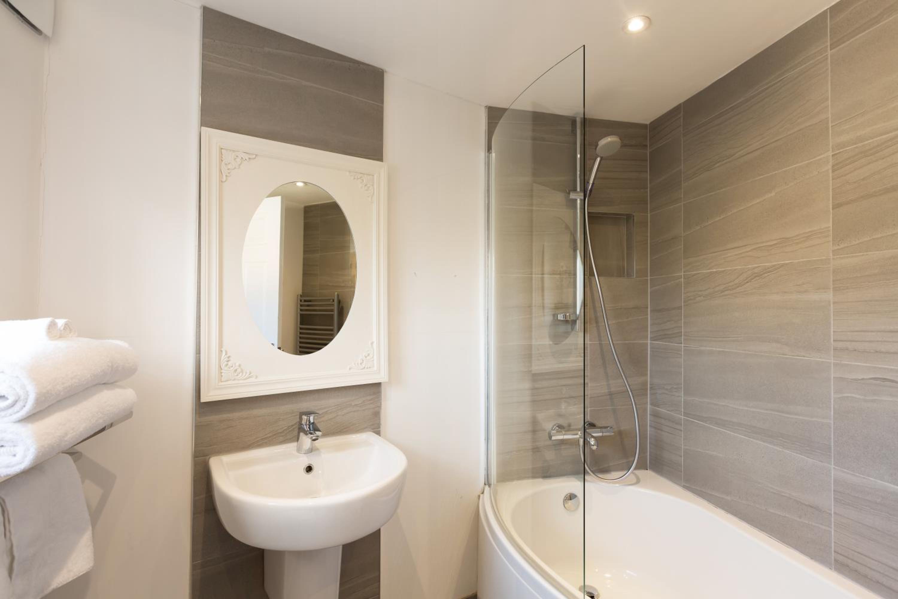 Superior Suite - Photo 2