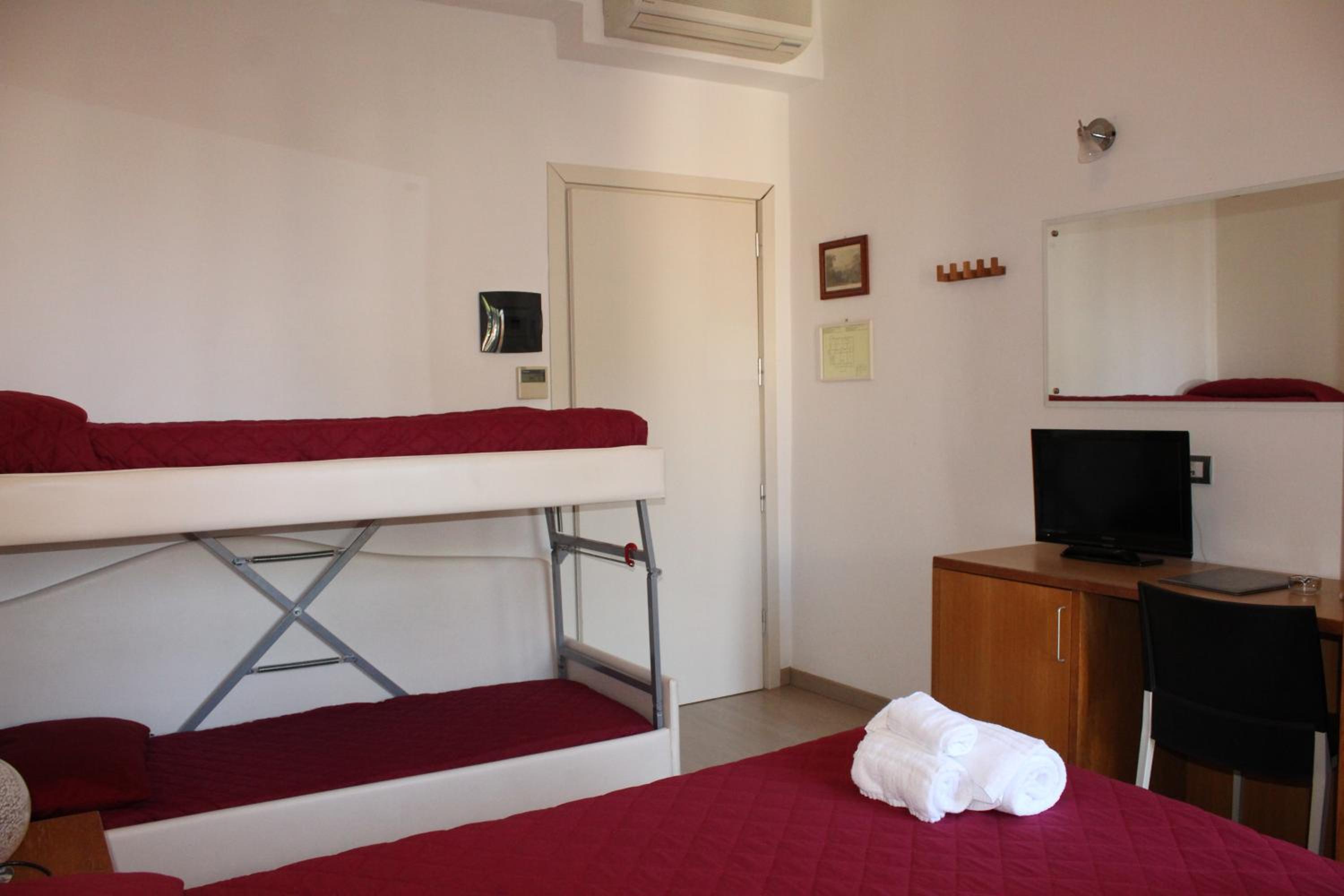 Quadruple Room - Photo 2
