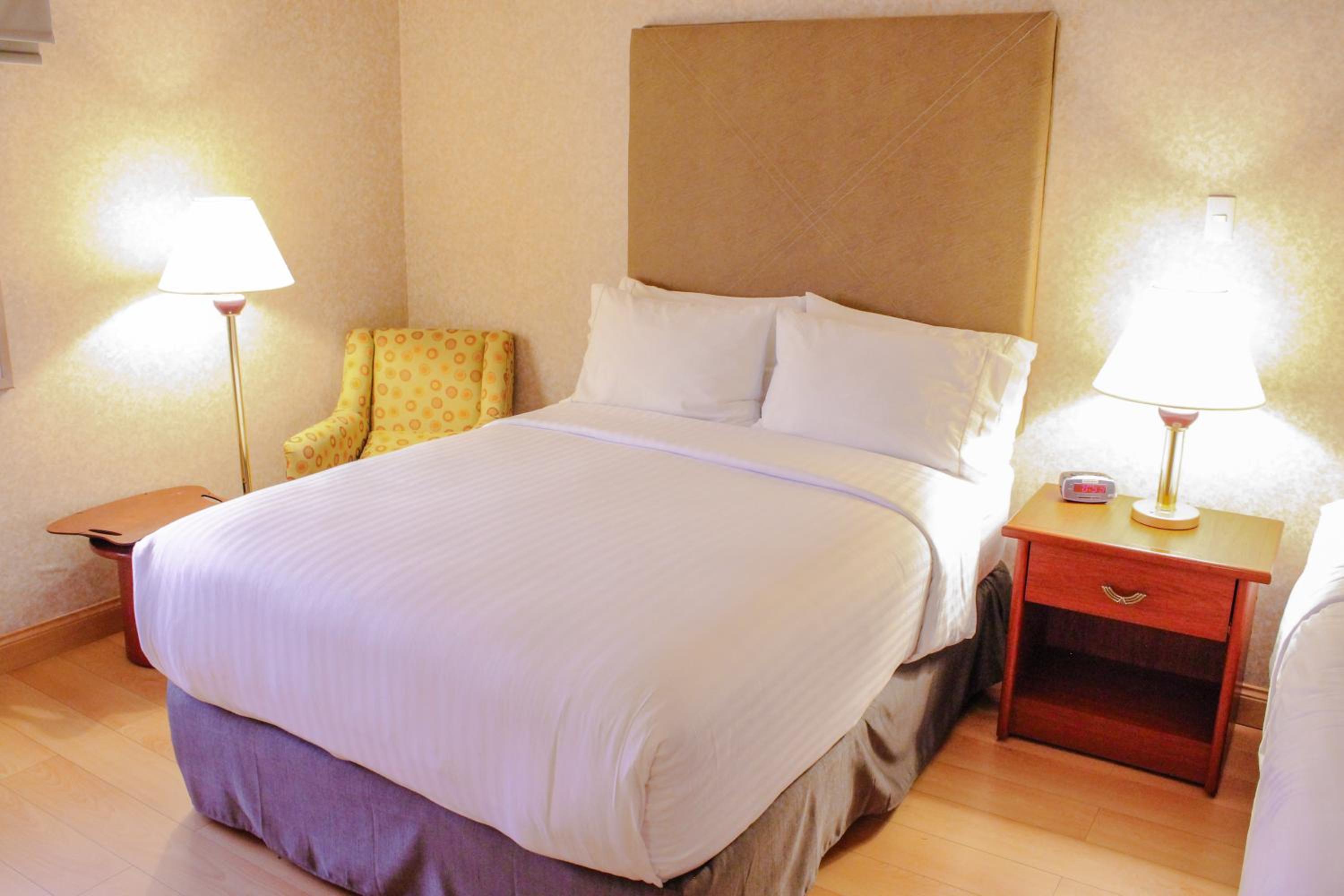 Standard Double Room with Two Double Beds - Smoking - Photo 6