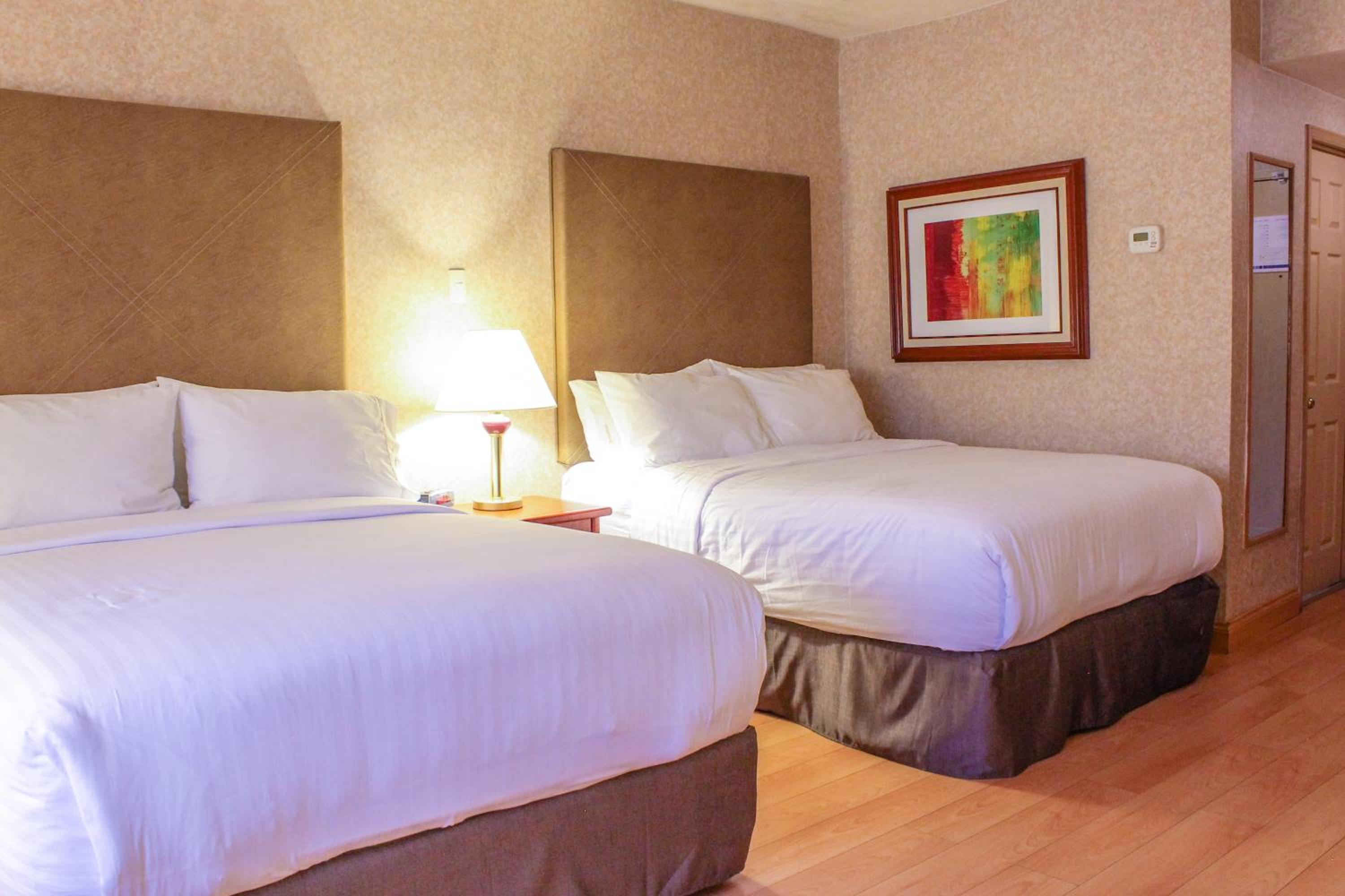 Standard Double Room with Two Double Beds - Smoking - Photo 1