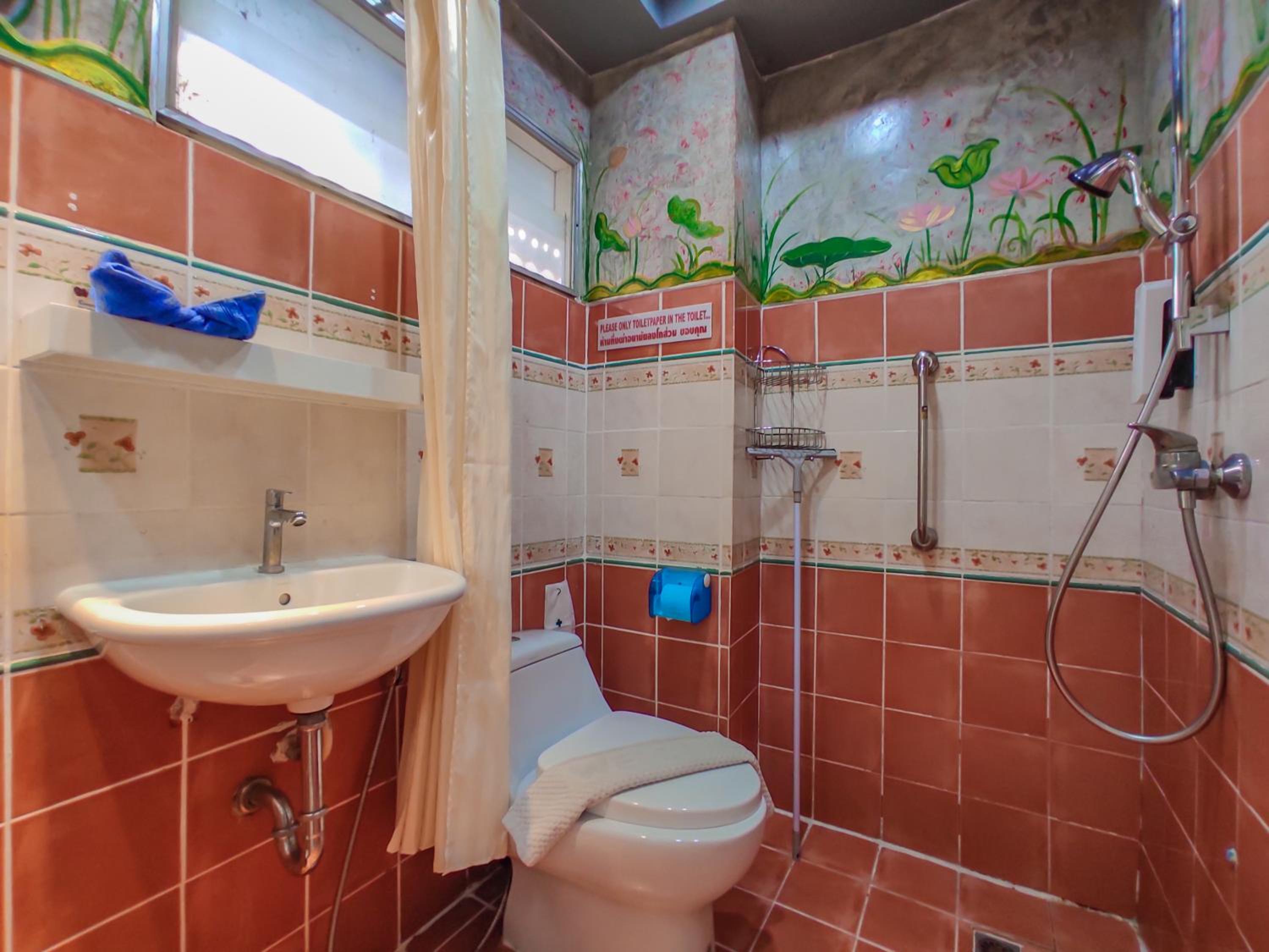 Large Double Room - Photo 4