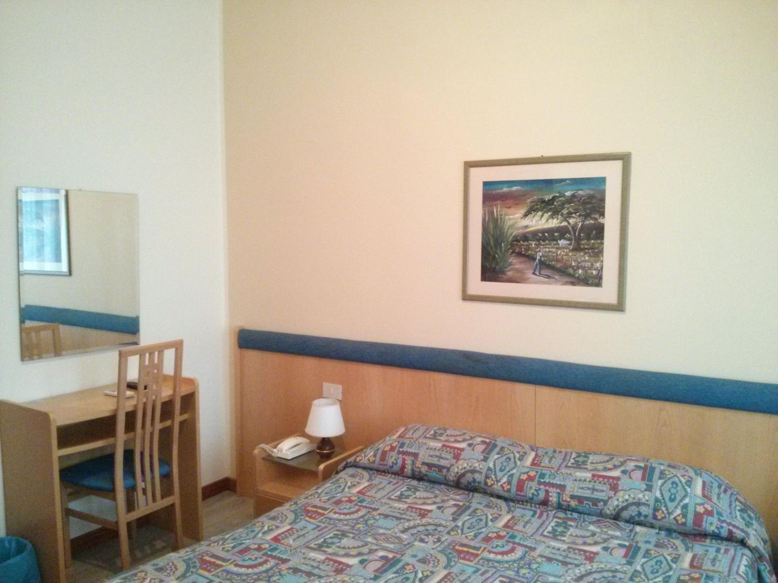 Double or Twin Room - Photo 5