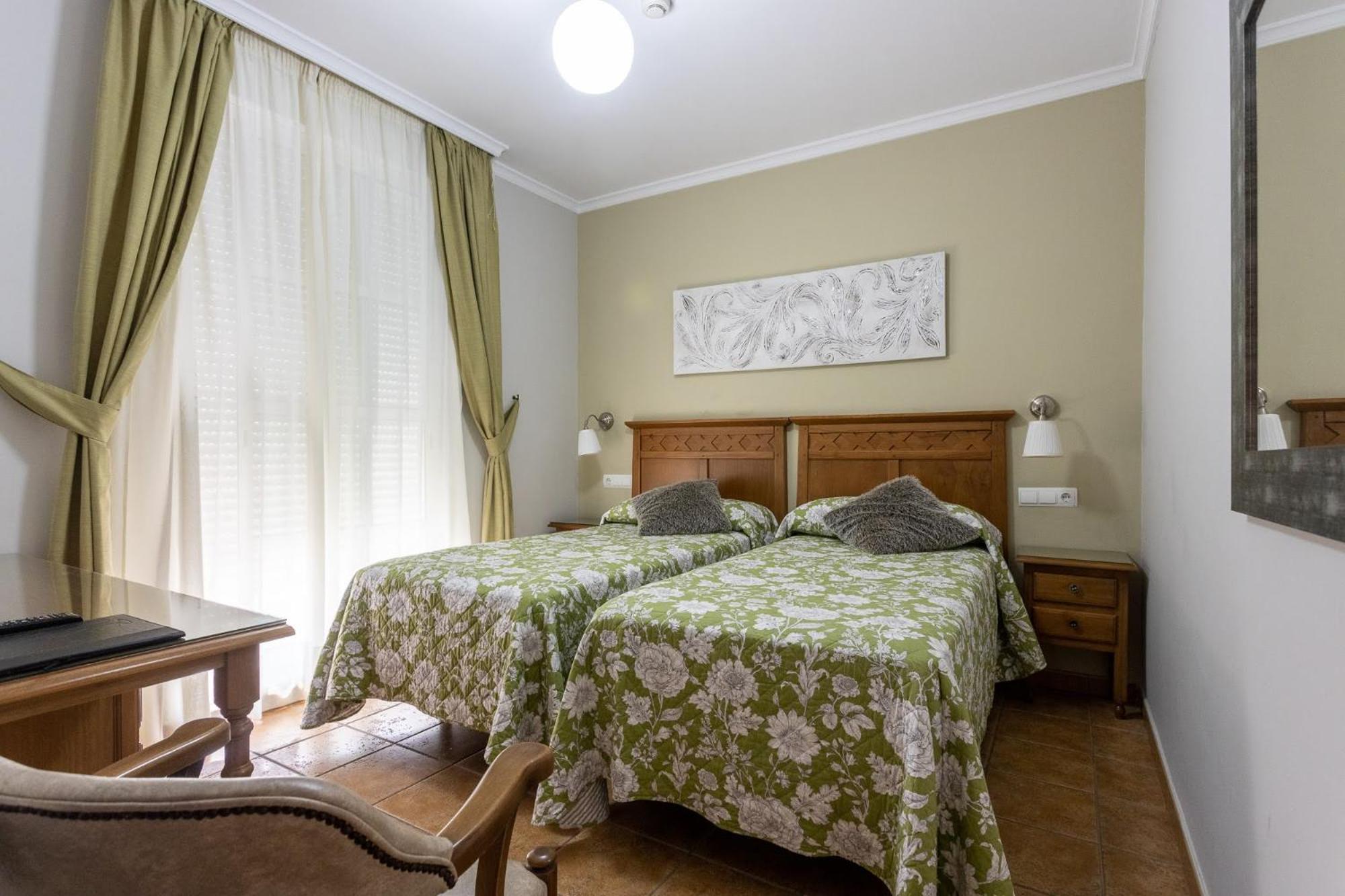 Twin Room - Photo 5