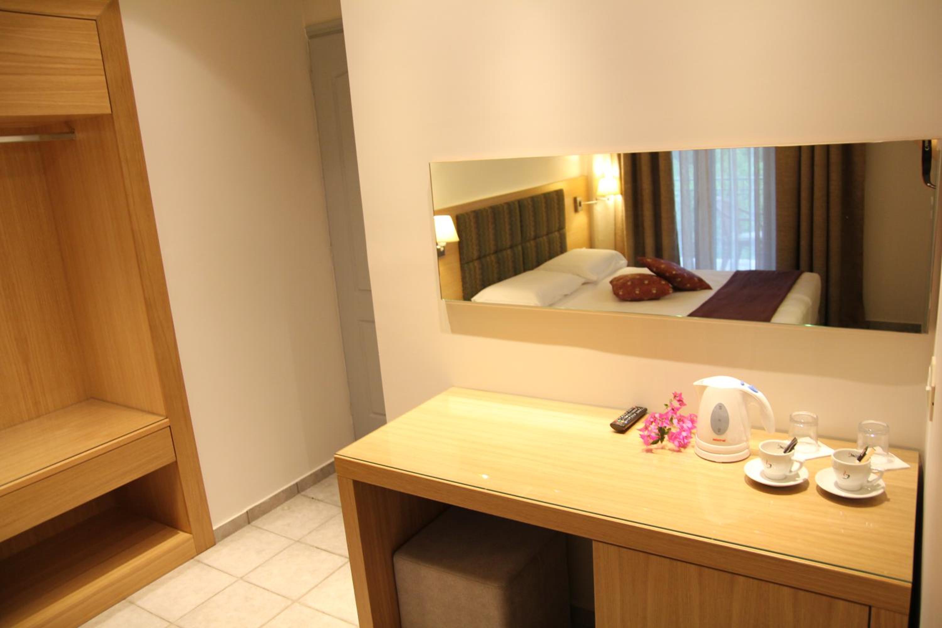 Budget Double Room - Photo 5