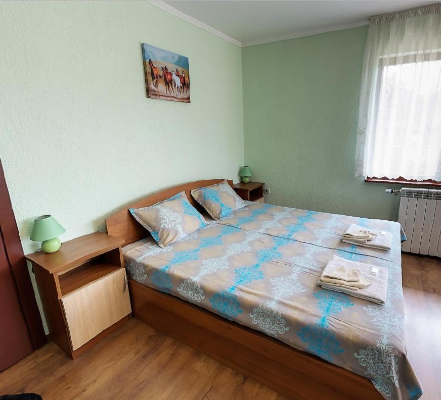 Six-Bedroom House photo 1