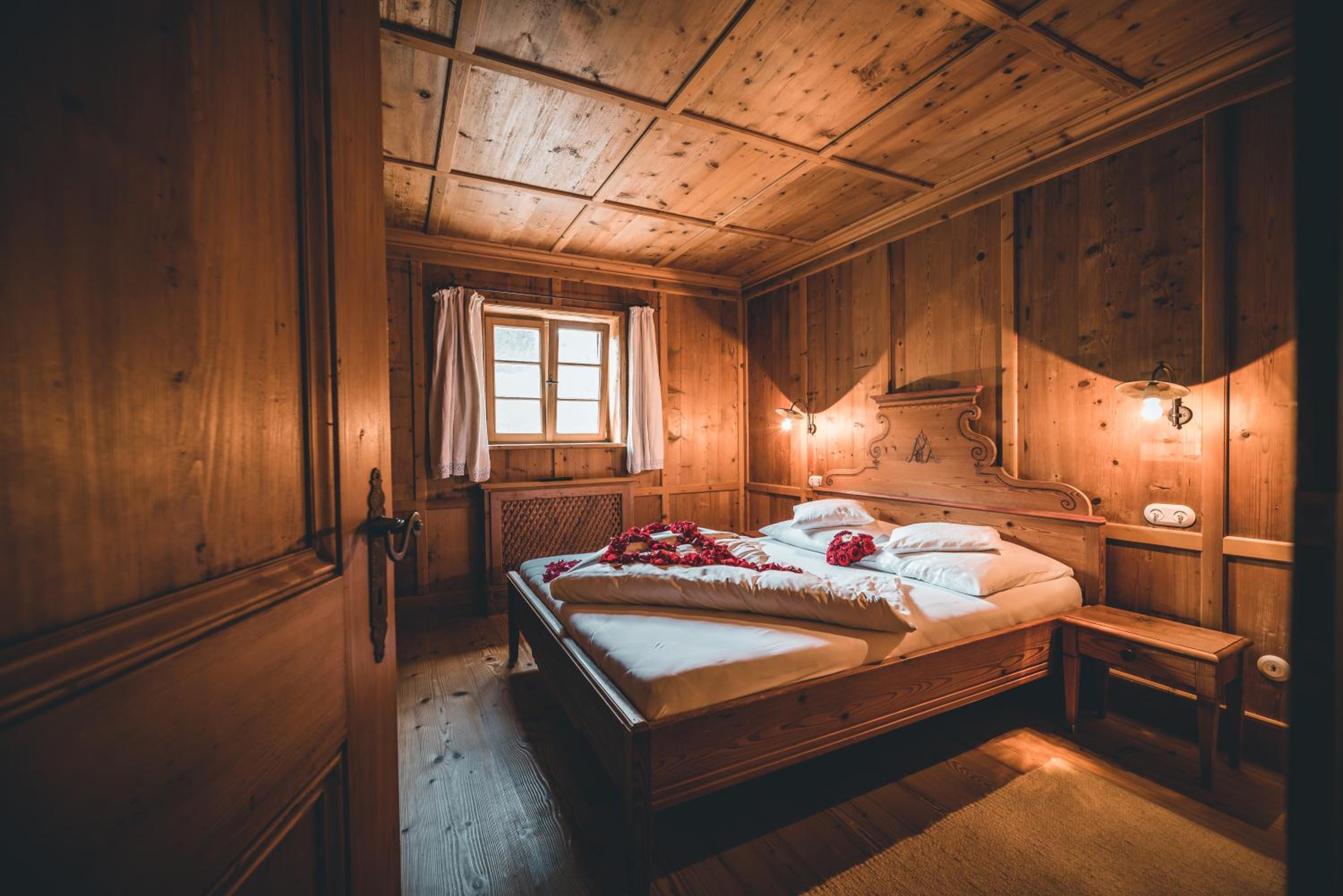 Alm-Suite mit zwei Schlafzimmern, privater Terrasse und Garten photo