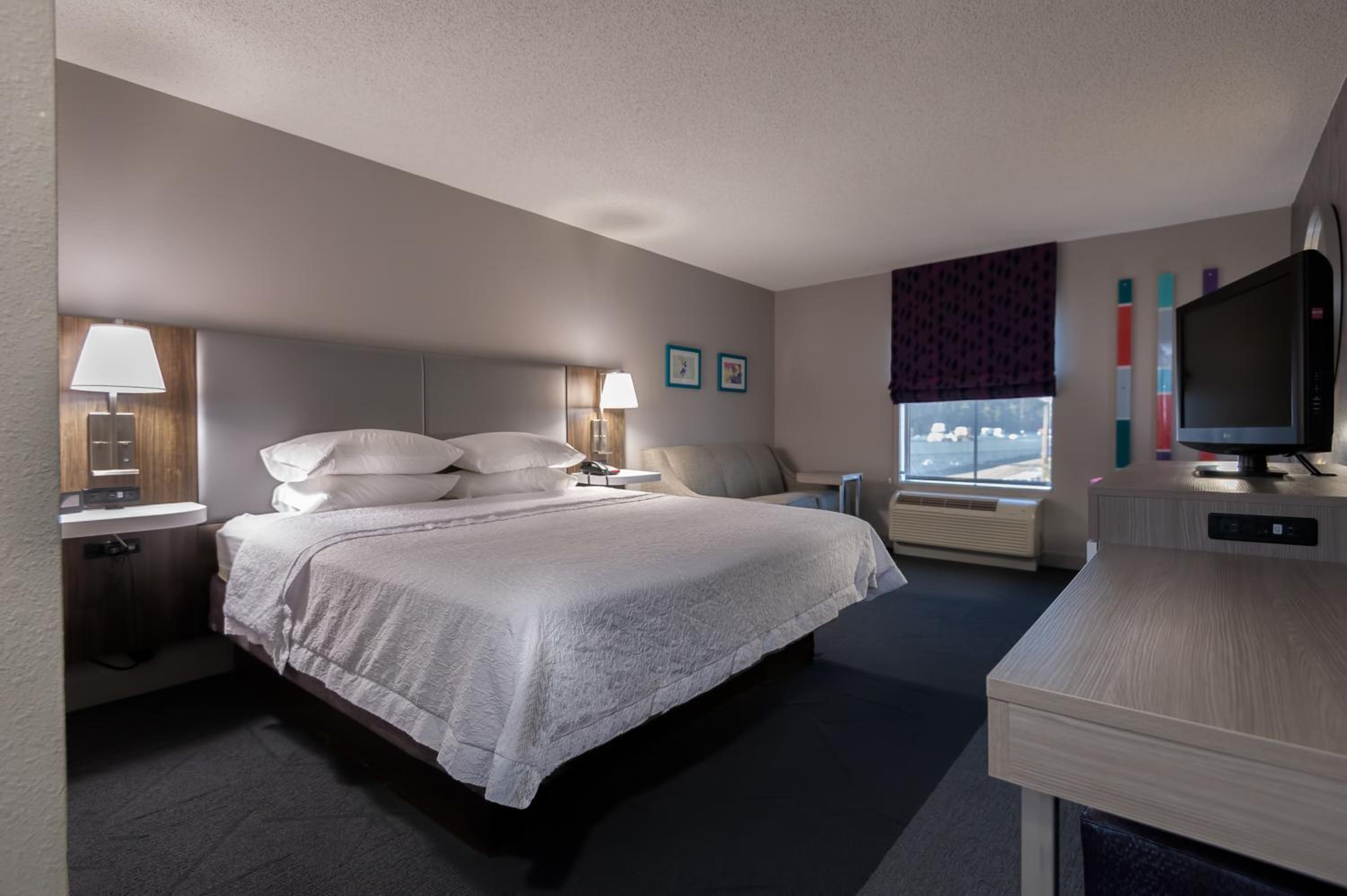 Superior King Room with Sofa Bed - Non-Smoking - Photo 7