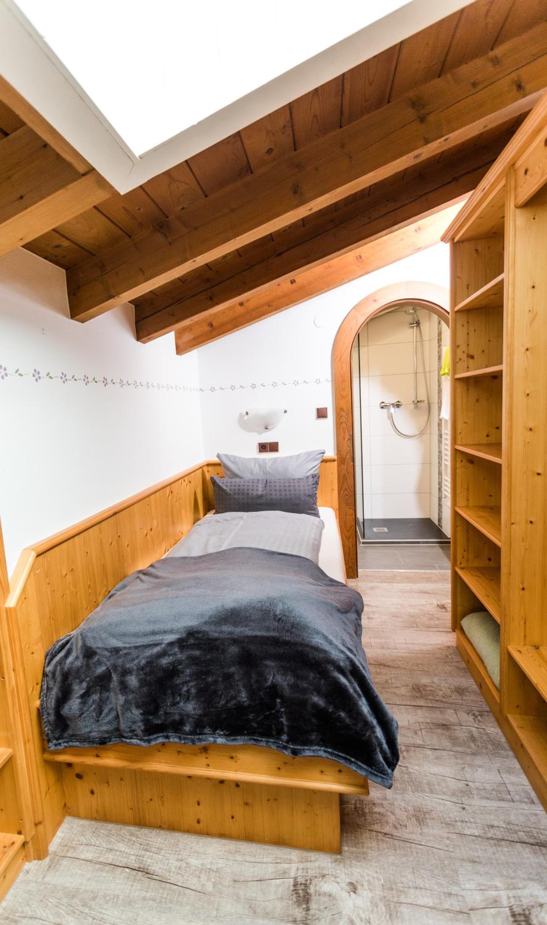 Budget Single Room photo 3